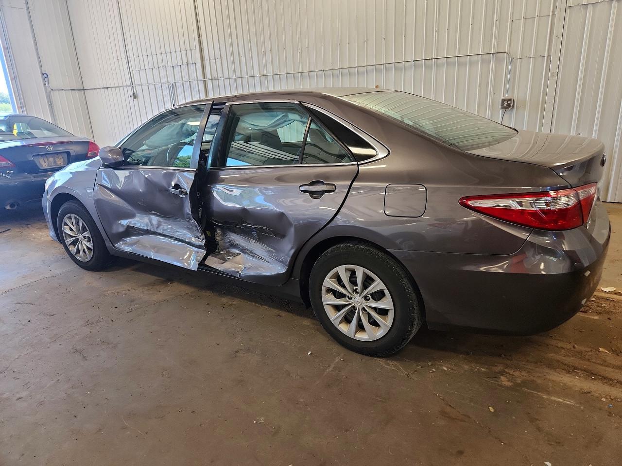 2015 Toyota Camry Le Gray vin: 4T1BF1FK8FU083910
