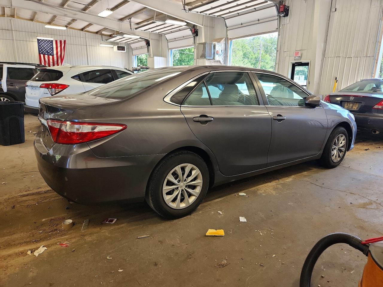 2015 Toyota Camry Le Gray vin: 4T1BF1FK8FU083910