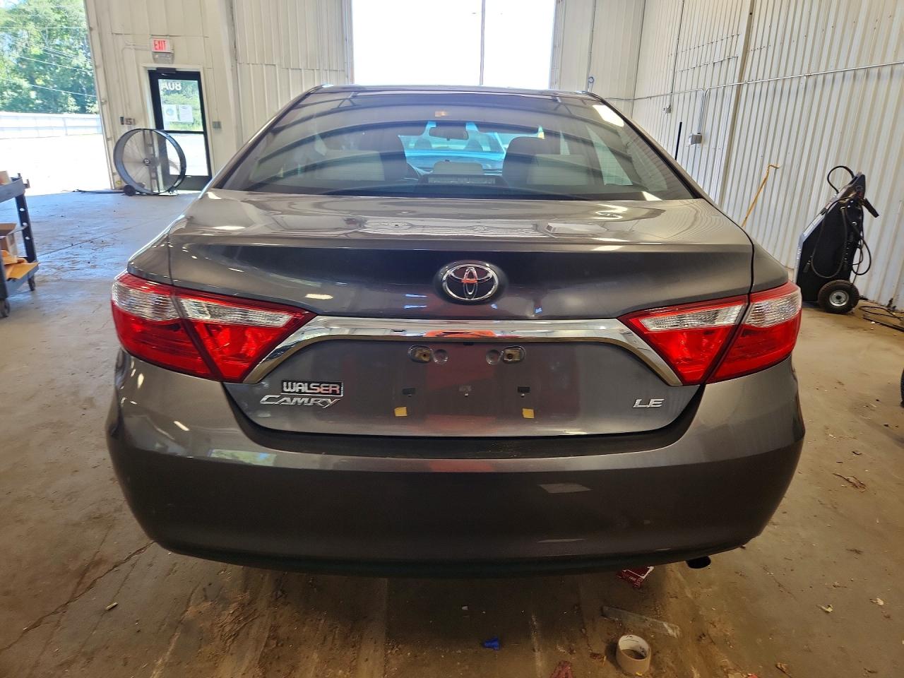 2015 Toyota Camry Le Gray vin: 4T1BF1FK8FU083910