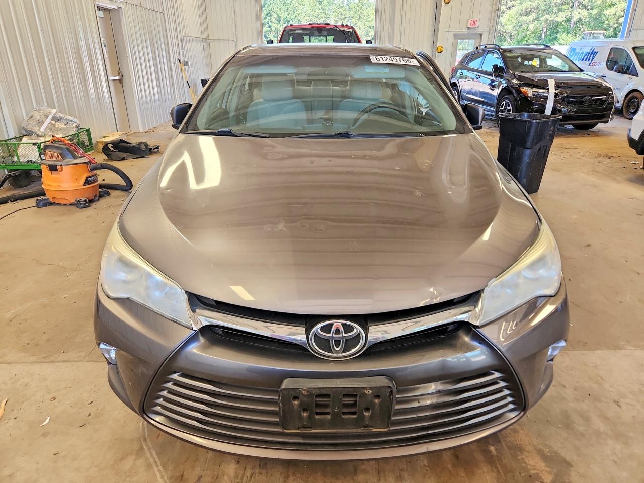 2015 Toyota Camry Le Gray vin: 4T1BF1FK8FU083910