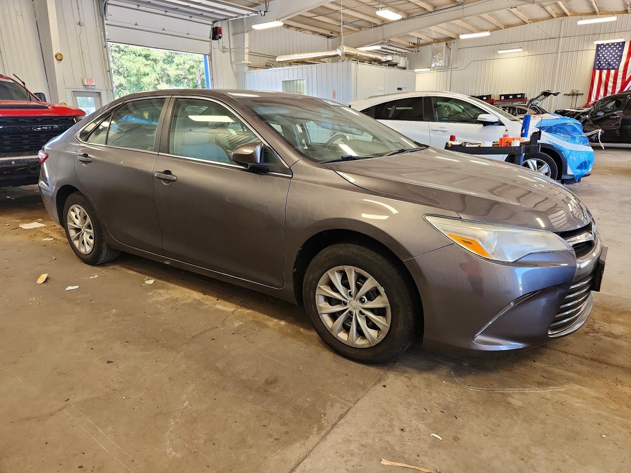 2015 Toyota Camry Le Gray vin: 4T1BF1FK8FU083910