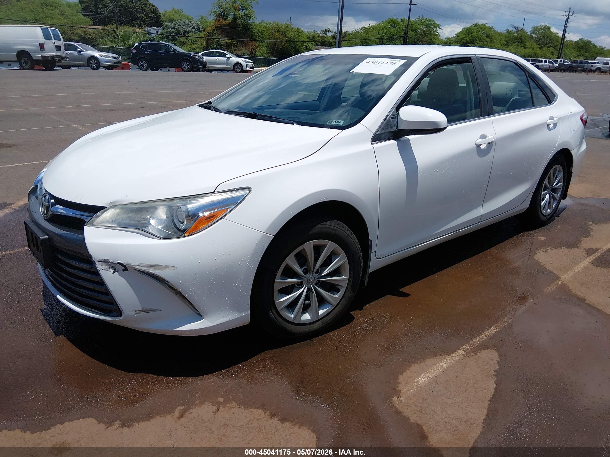 2015 Toyota Camry Le White vin: 4T1BF1FK8FU093014