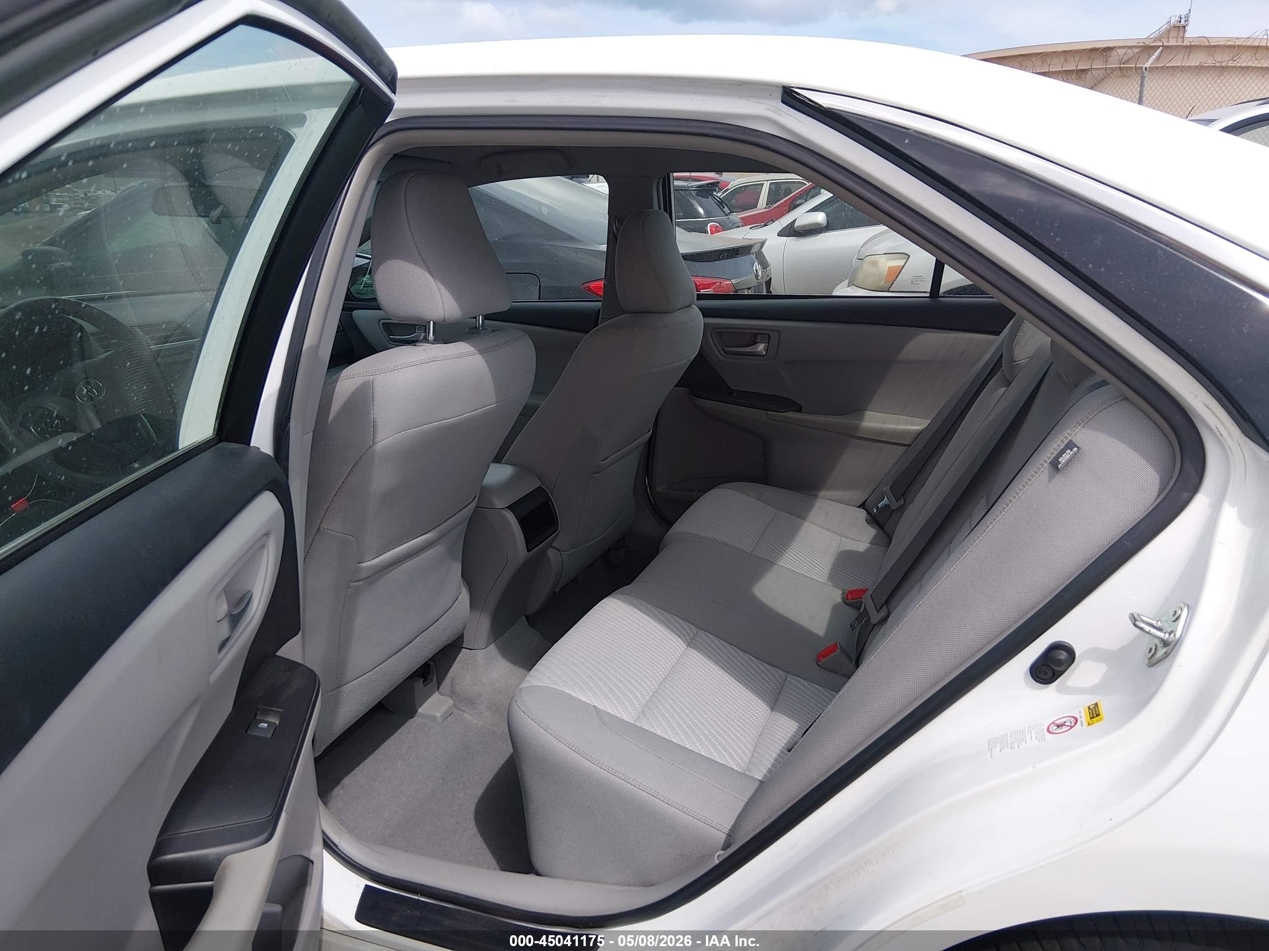 2015 Toyota Camry Le White vin: 4T1BF1FK8FU093014