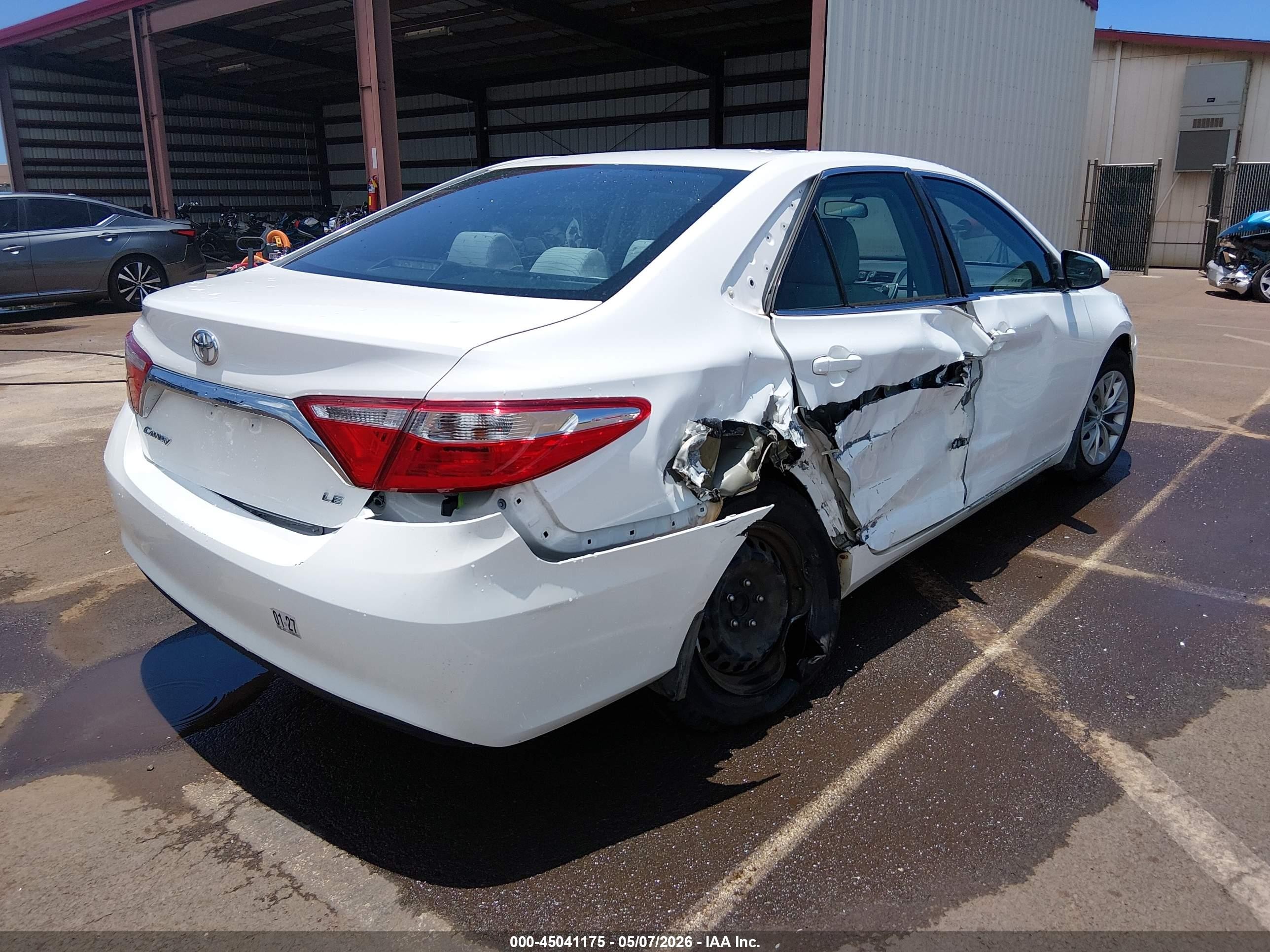 2015 Toyota Camry Le White vin: 4T1BF1FK8FU093014
