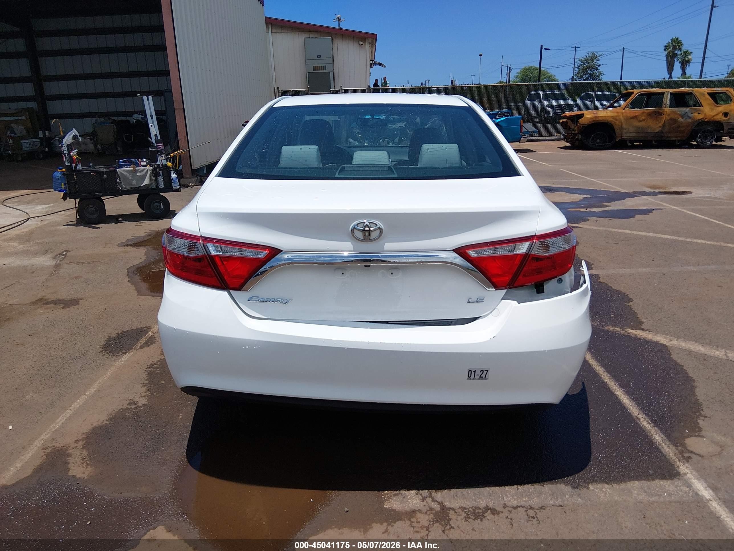 2015 Toyota Camry Le White vin: 4T1BF1FK8FU093014
