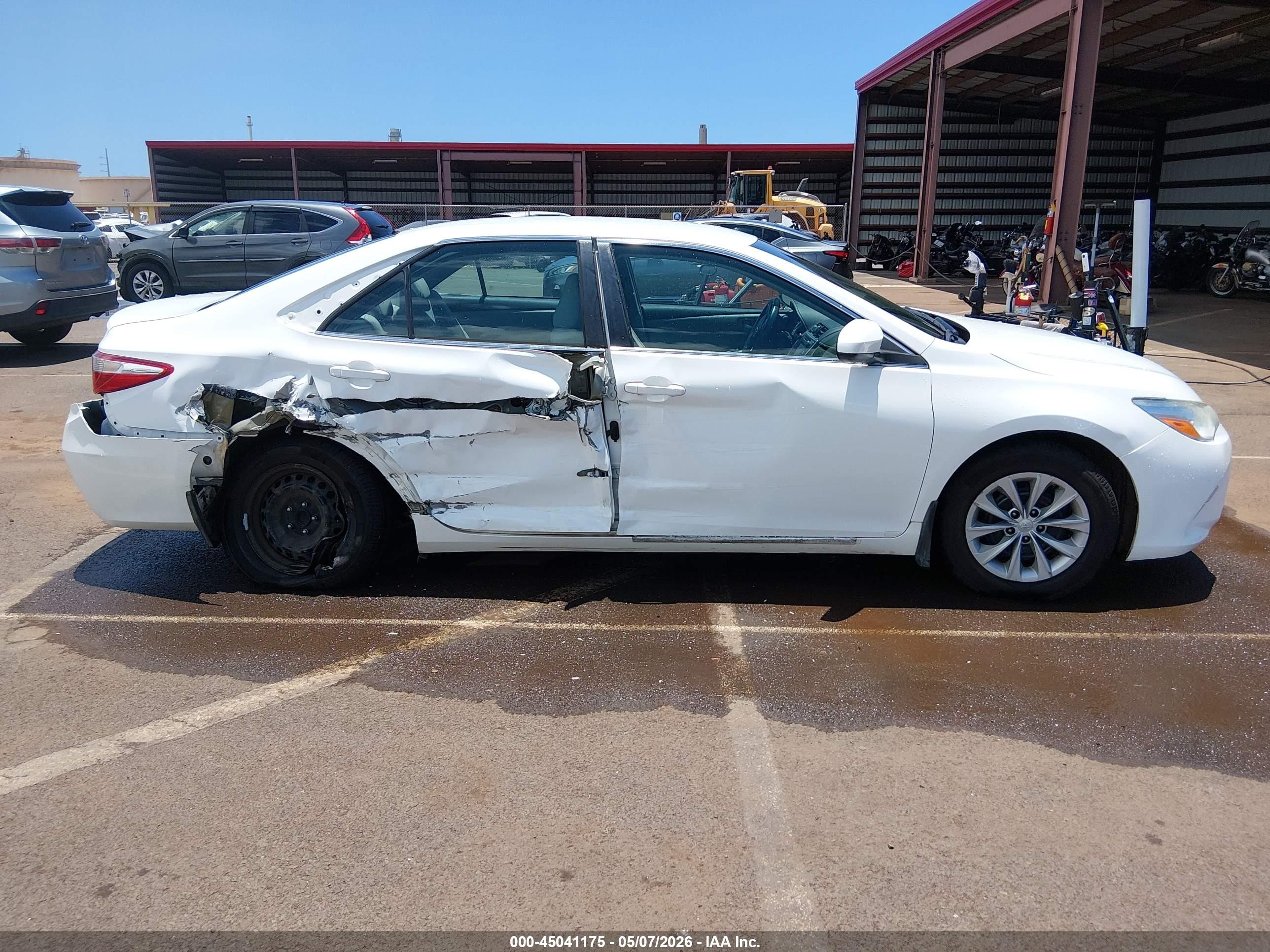 2015 Toyota Camry Le White vin: 4T1BF1FK8FU093014
