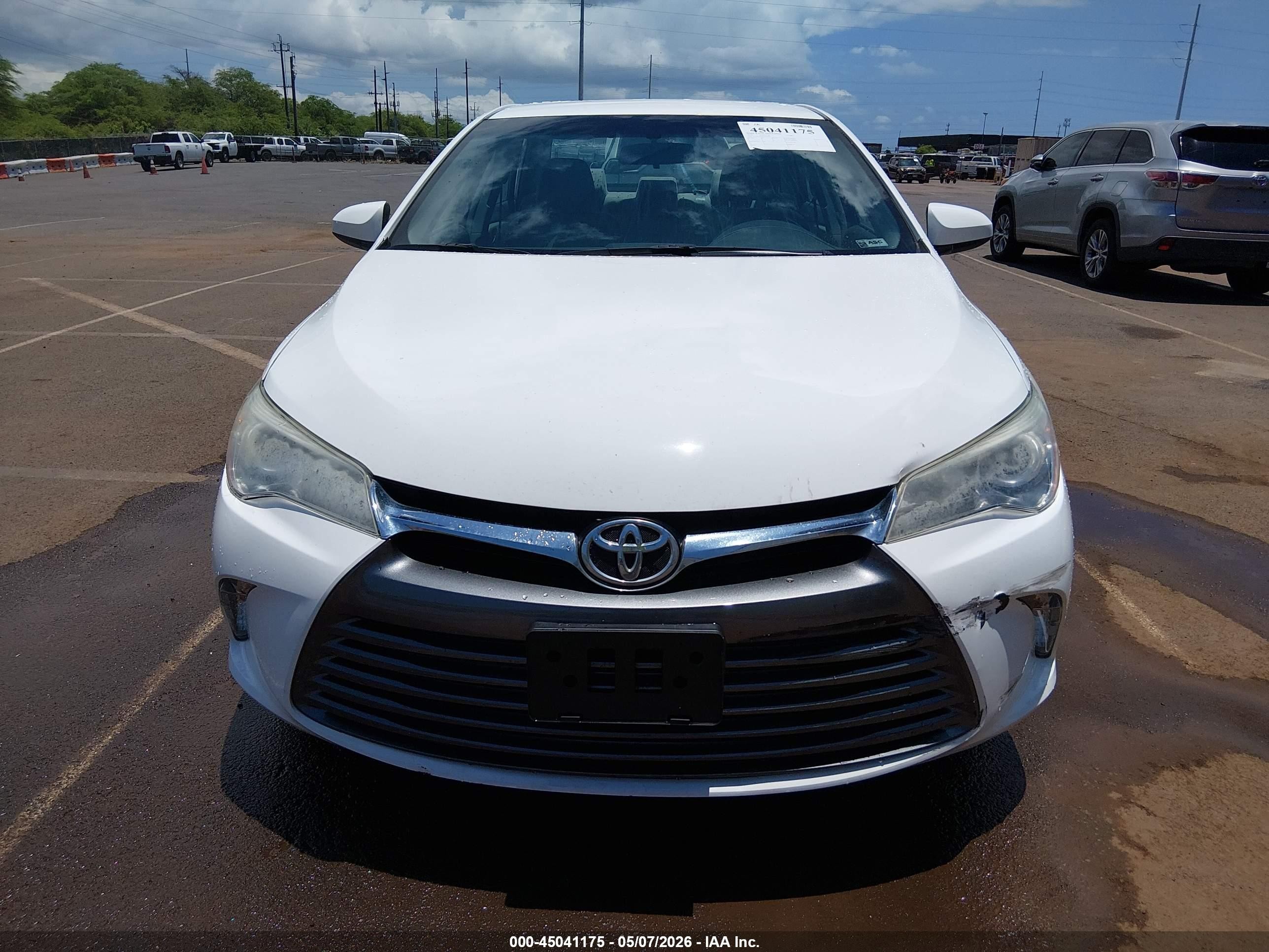 2015 Toyota Camry Le White vin: 4T1BF1FK8FU093014