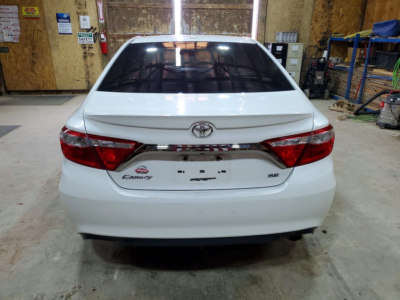 2015 Toyota Camry Se White vin: 4T1BF1FK8FU096642