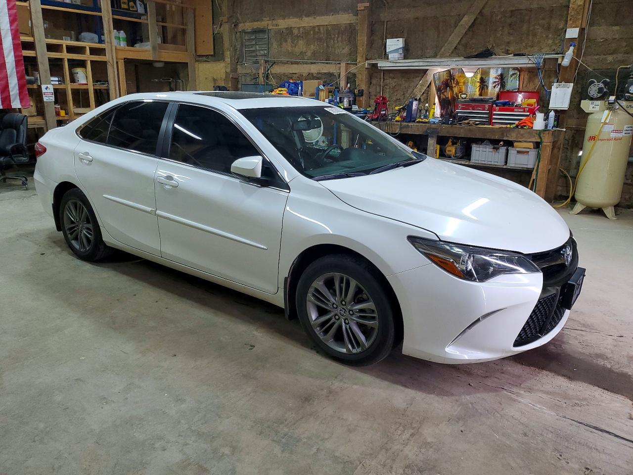 2015 Toyota Camry Se White vin: 4T1BF1FK8FU096642