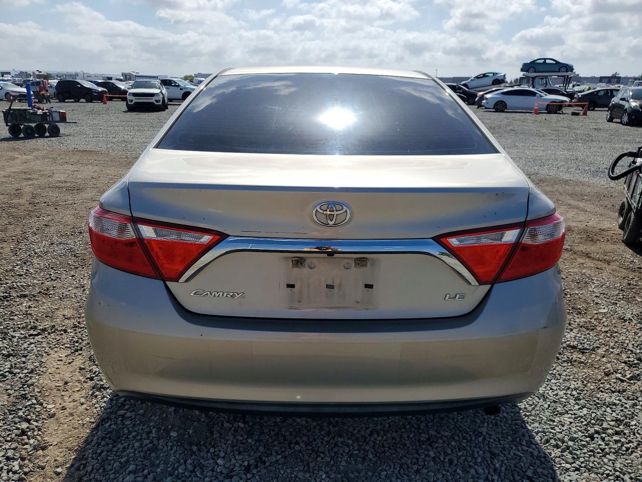 2015 Toyota Camry Le Желто-коричневый vin: 4T1BF1FK8FU105095