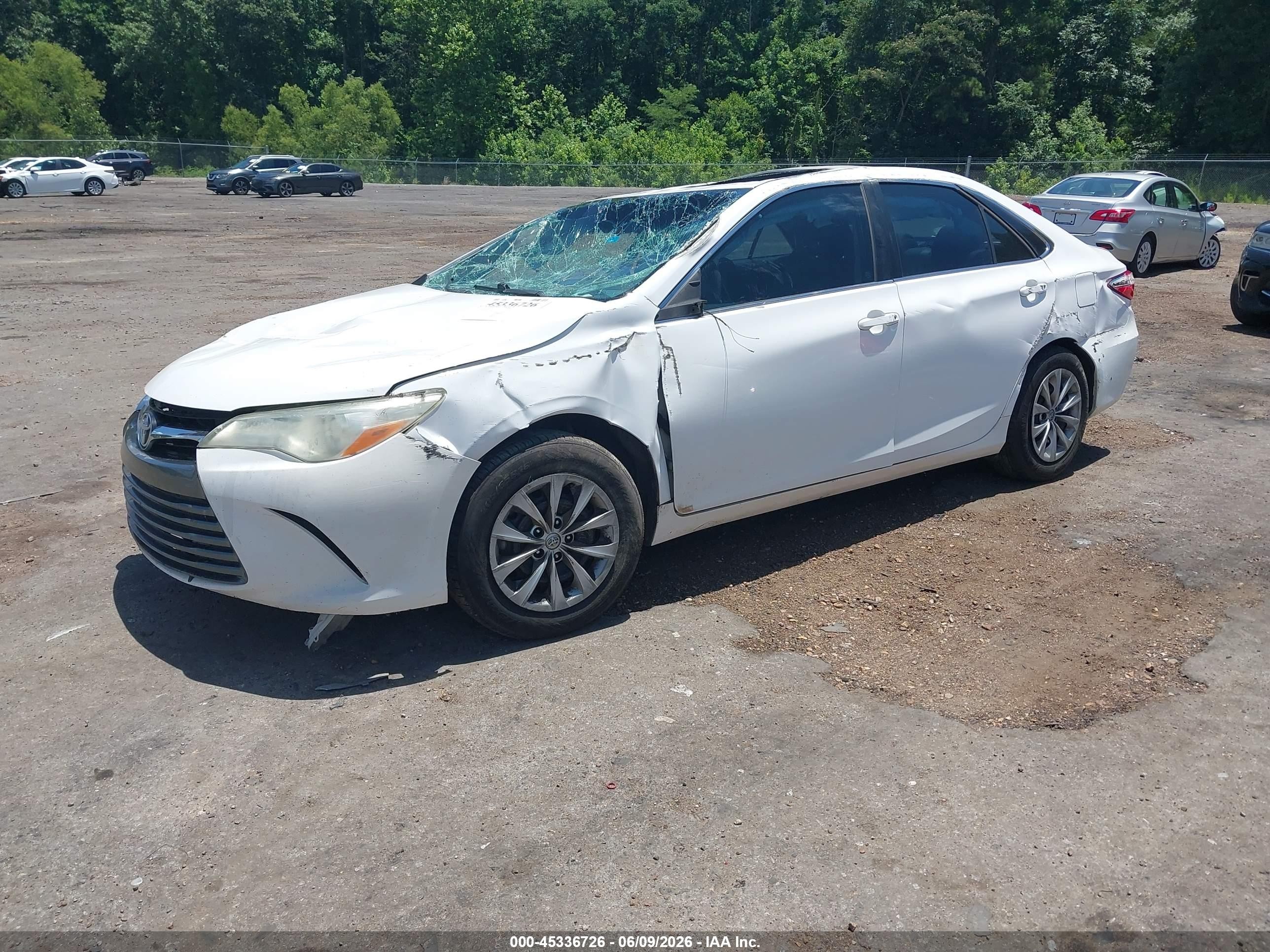 2015 Toyota Camry Le White vin: 4T1BF1FK8FU106716