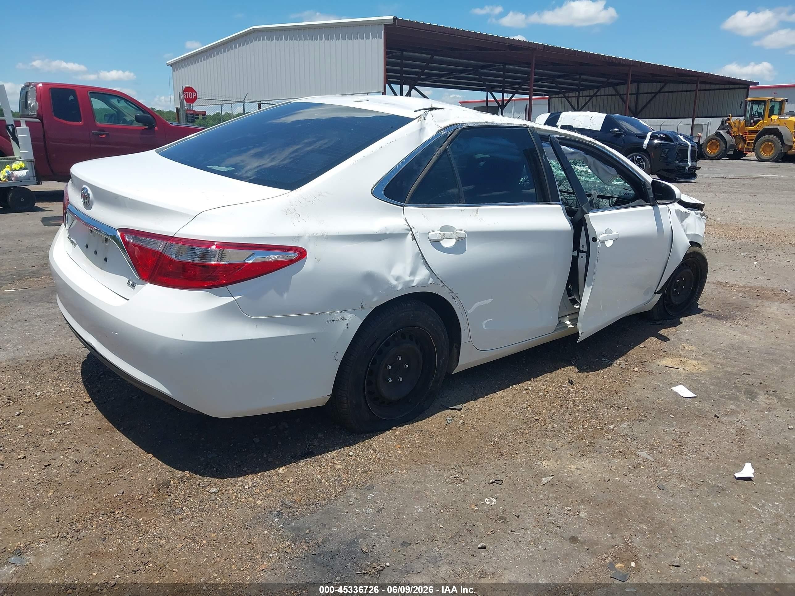 2015 Toyota Camry Le White vin: 4T1BF1FK8FU106716