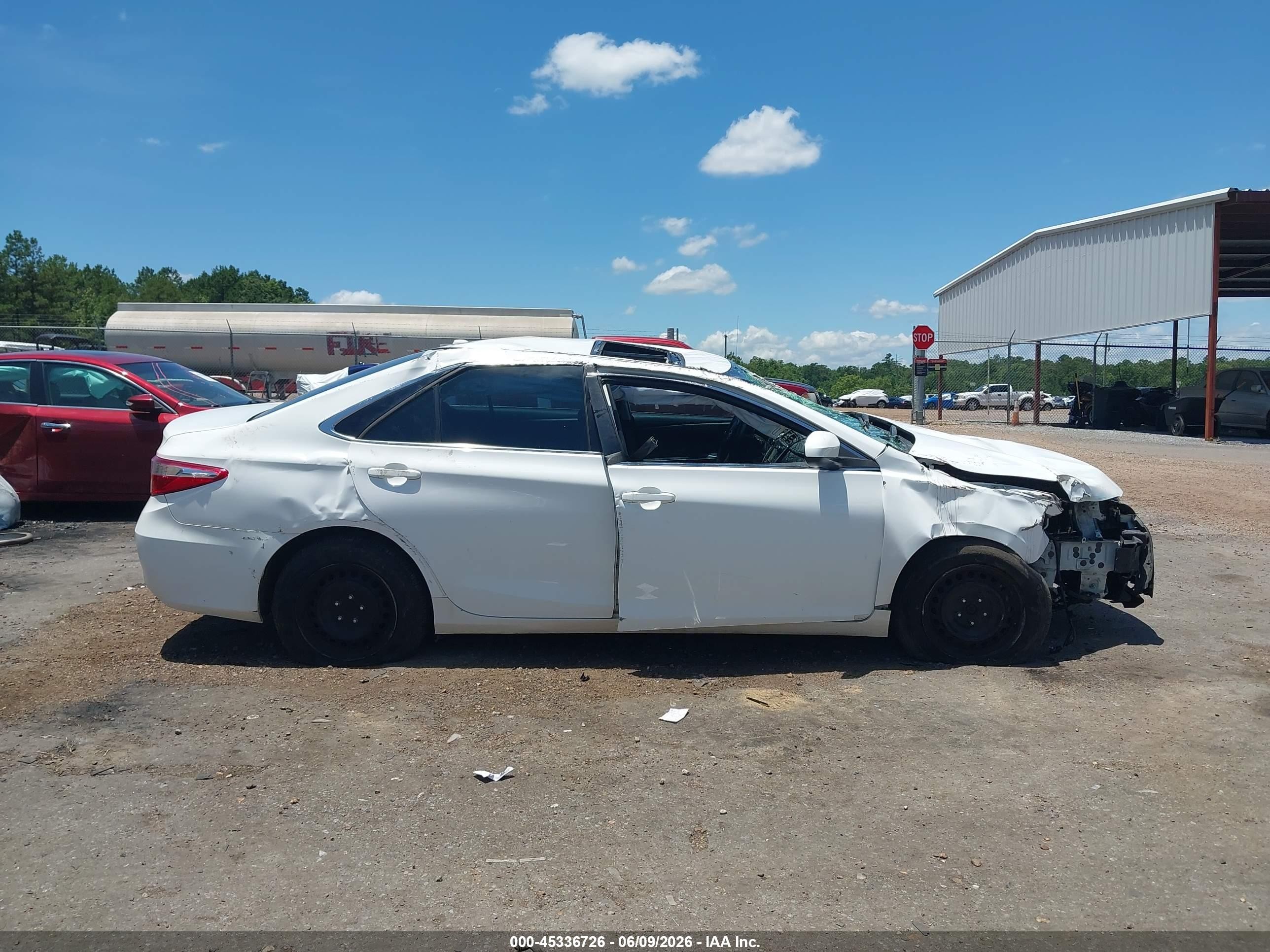 2015 Toyota Camry Le White vin: 4T1BF1FK8FU106716