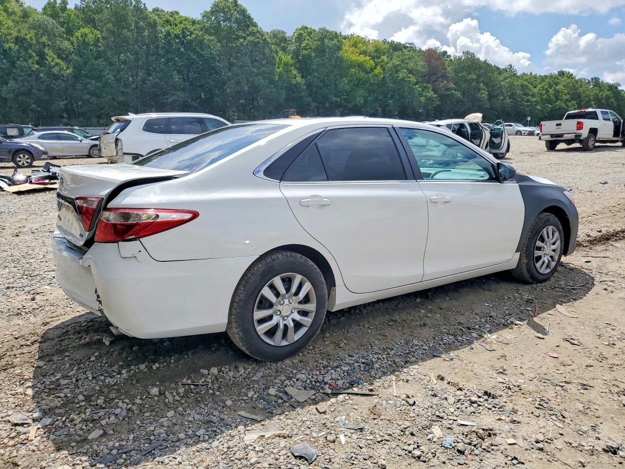 2015 Toyota Camry Le Белый vin: 4T1BF1FK8FU110796
