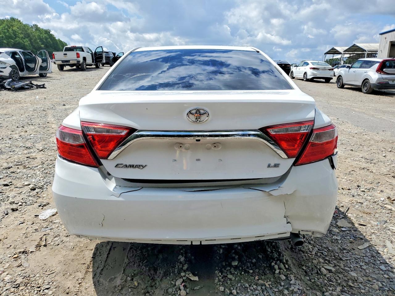 2015 Toyota Camry Le Белый vin: 4T1BF1FK8FU110796