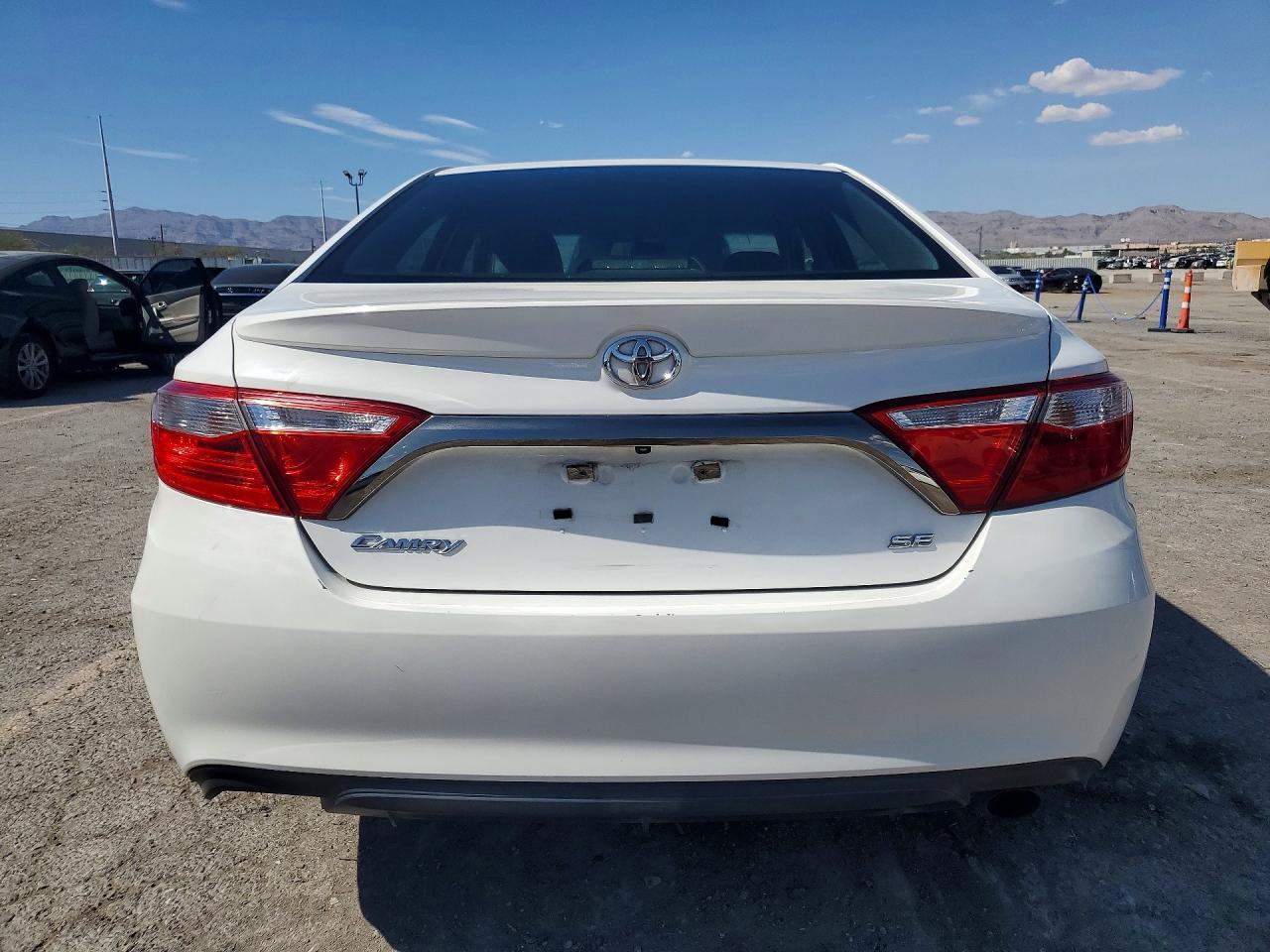 2015 Toyota Camry Se White vin: 4T1BF1FK8FU111544
