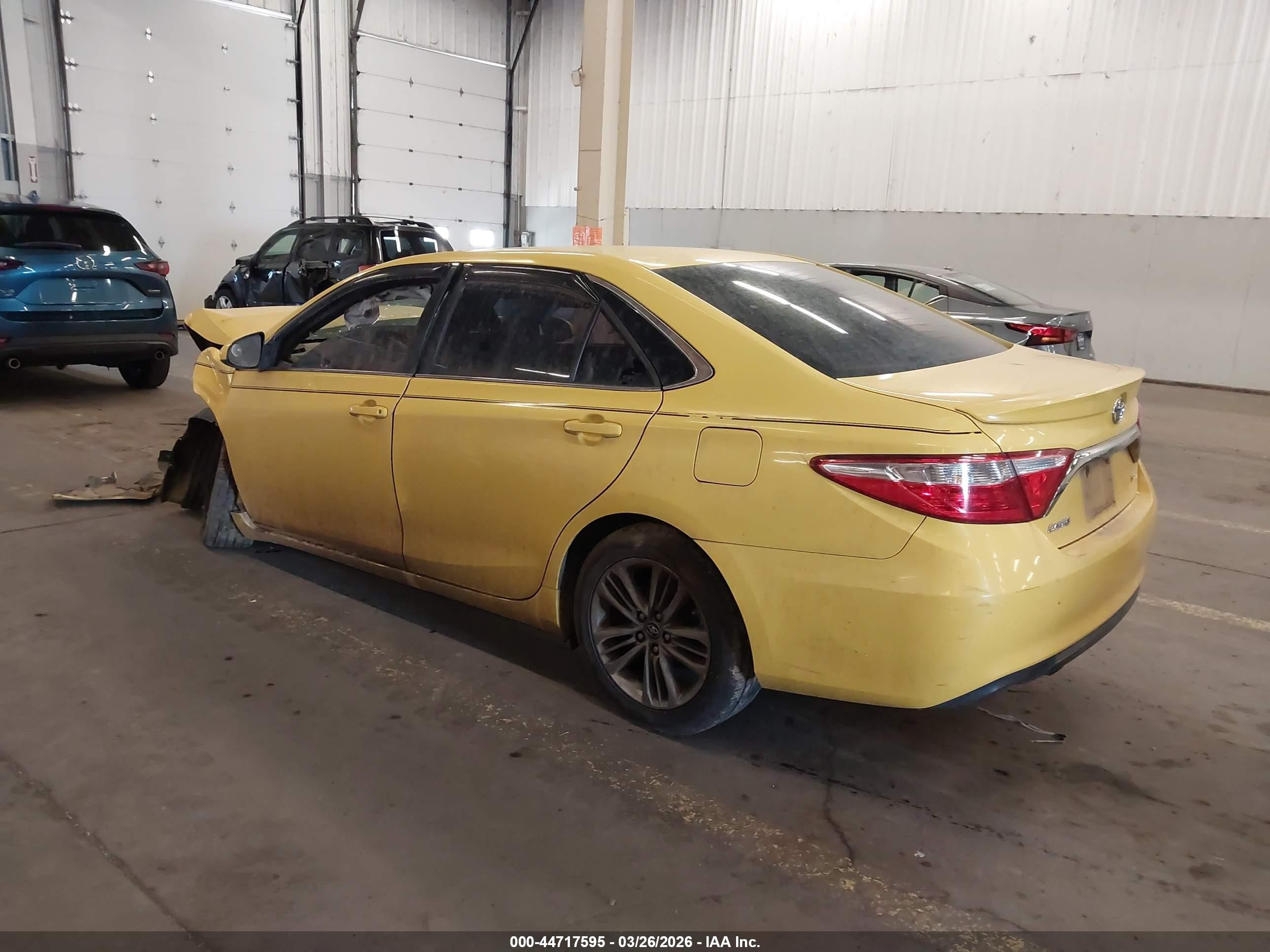 2015 Toyota Camry Se Yellow vin: 4T1BF1FK8FU497978