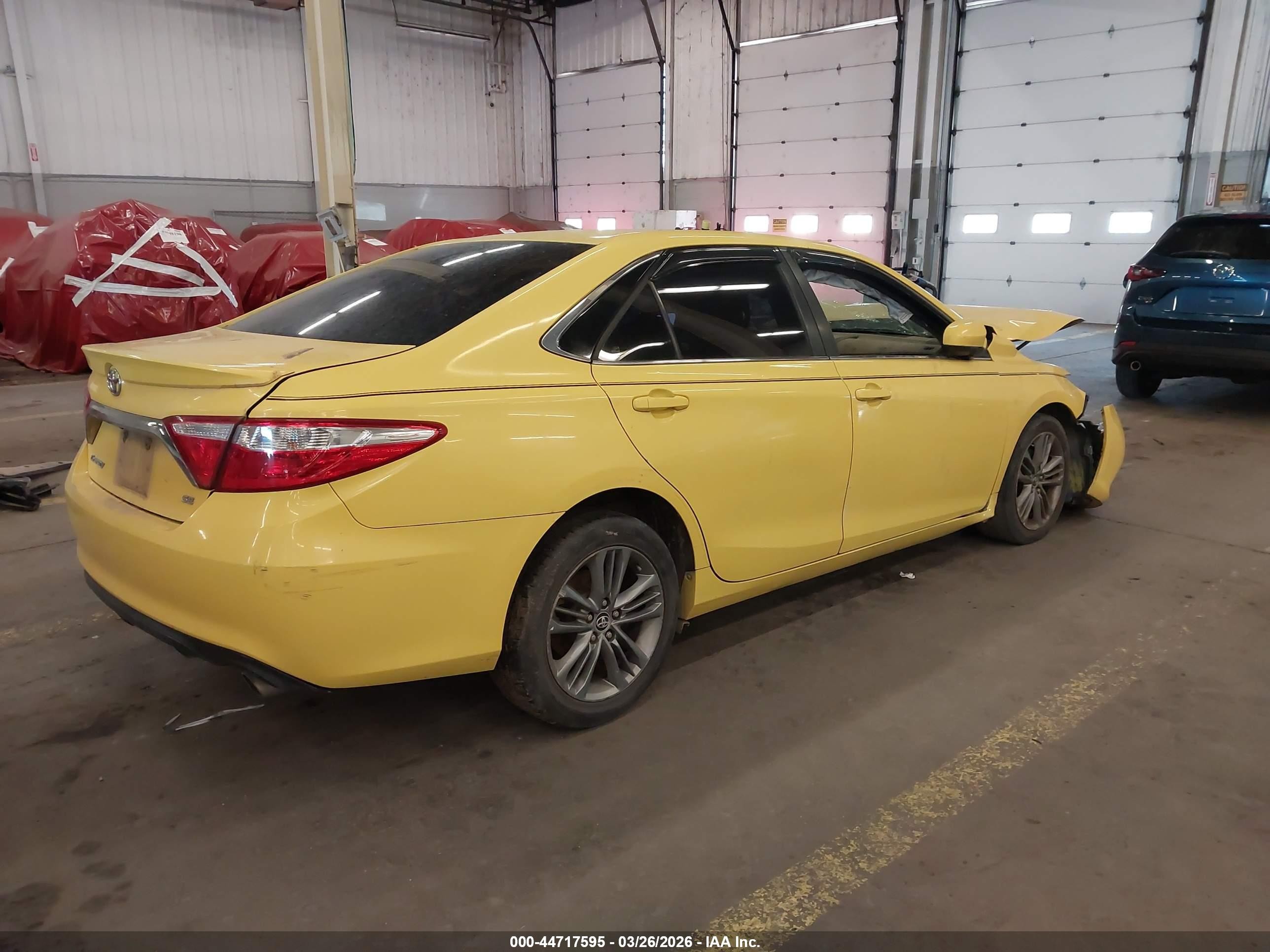 2015 Toyota Camry Se Yellow vin: 4T1BF1FK8FU497978