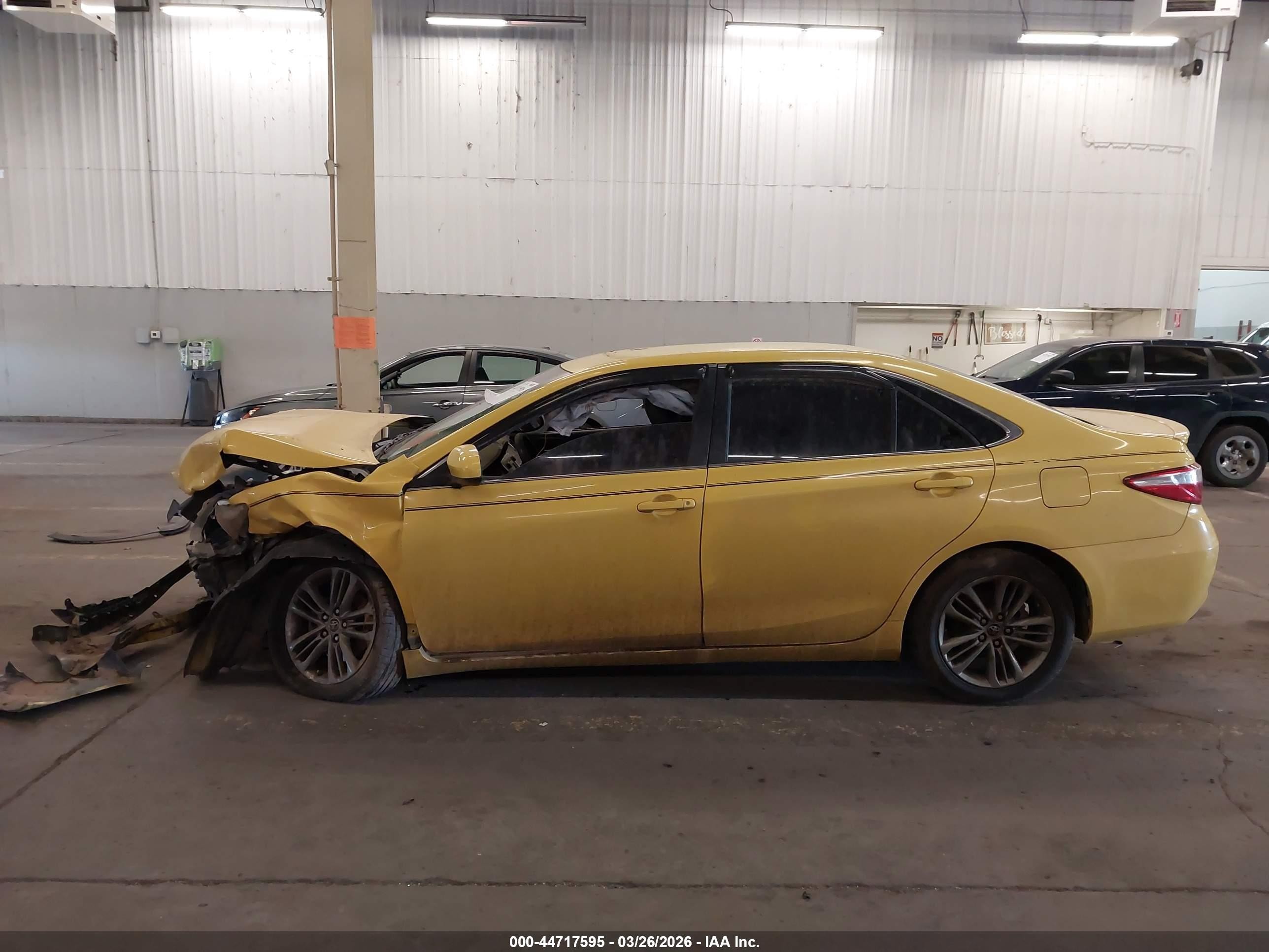 2015 Toyota Camry Se Yellow vin: 4T1BF1FK8FU497978