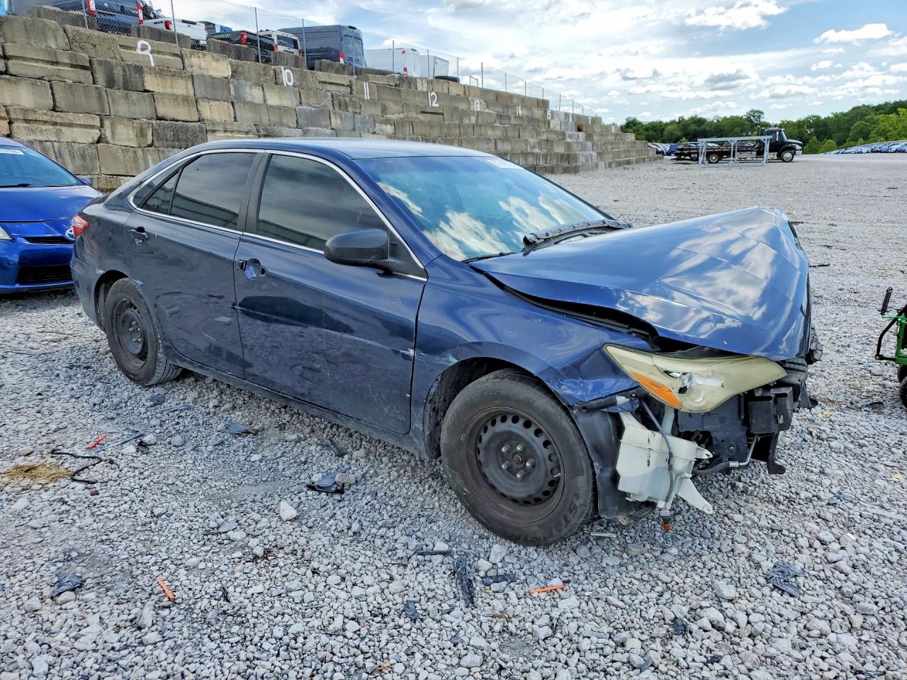 2015 Toyota Camry Le Blue vin: 4T1BF1FK8FU873580