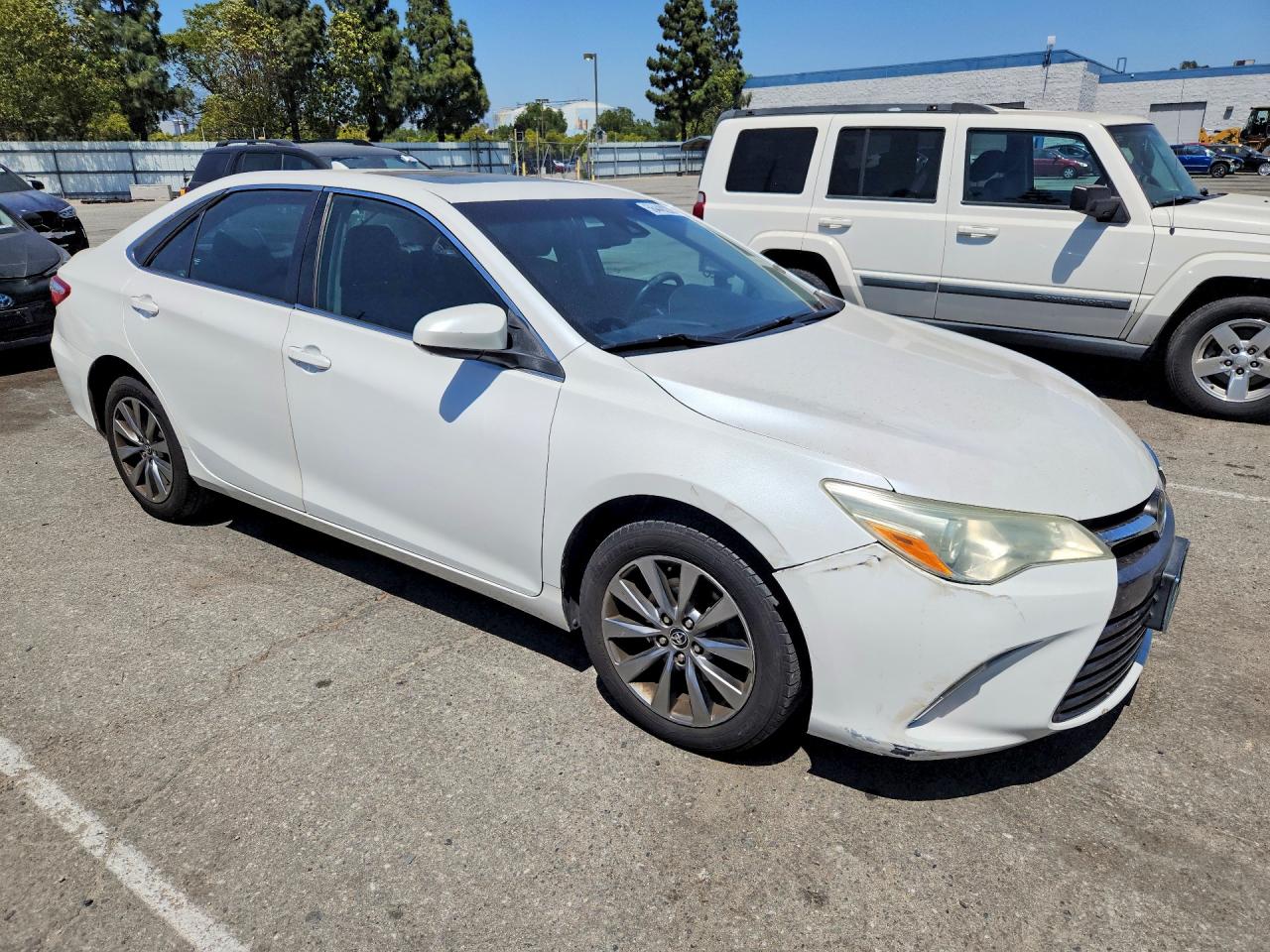 2015 Toyota Camry Xle White vin: 4T1BF1FK8FU874535
