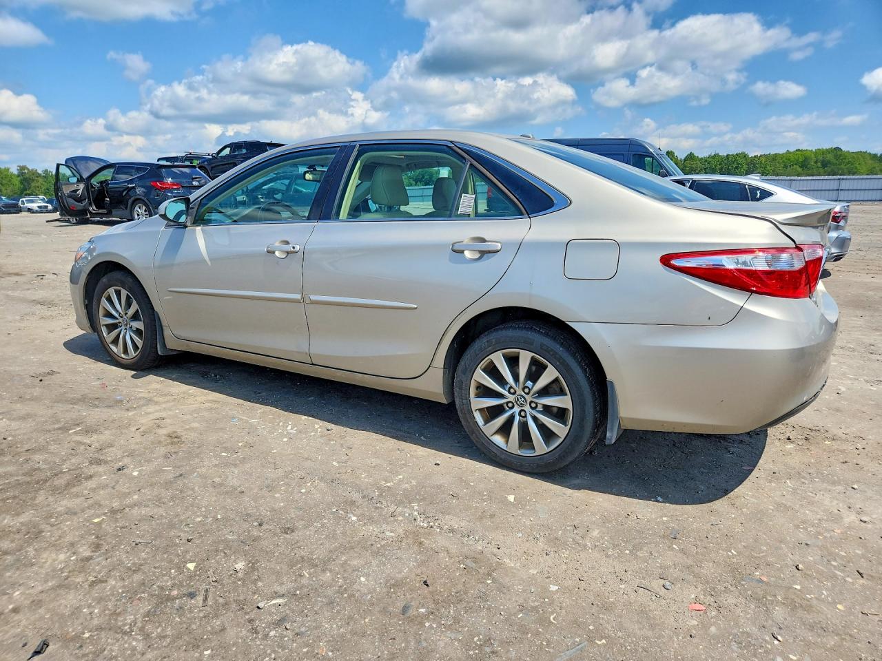 2015 Toyota Camry Xle Beige vin: 4T1BF1FK8FU905413