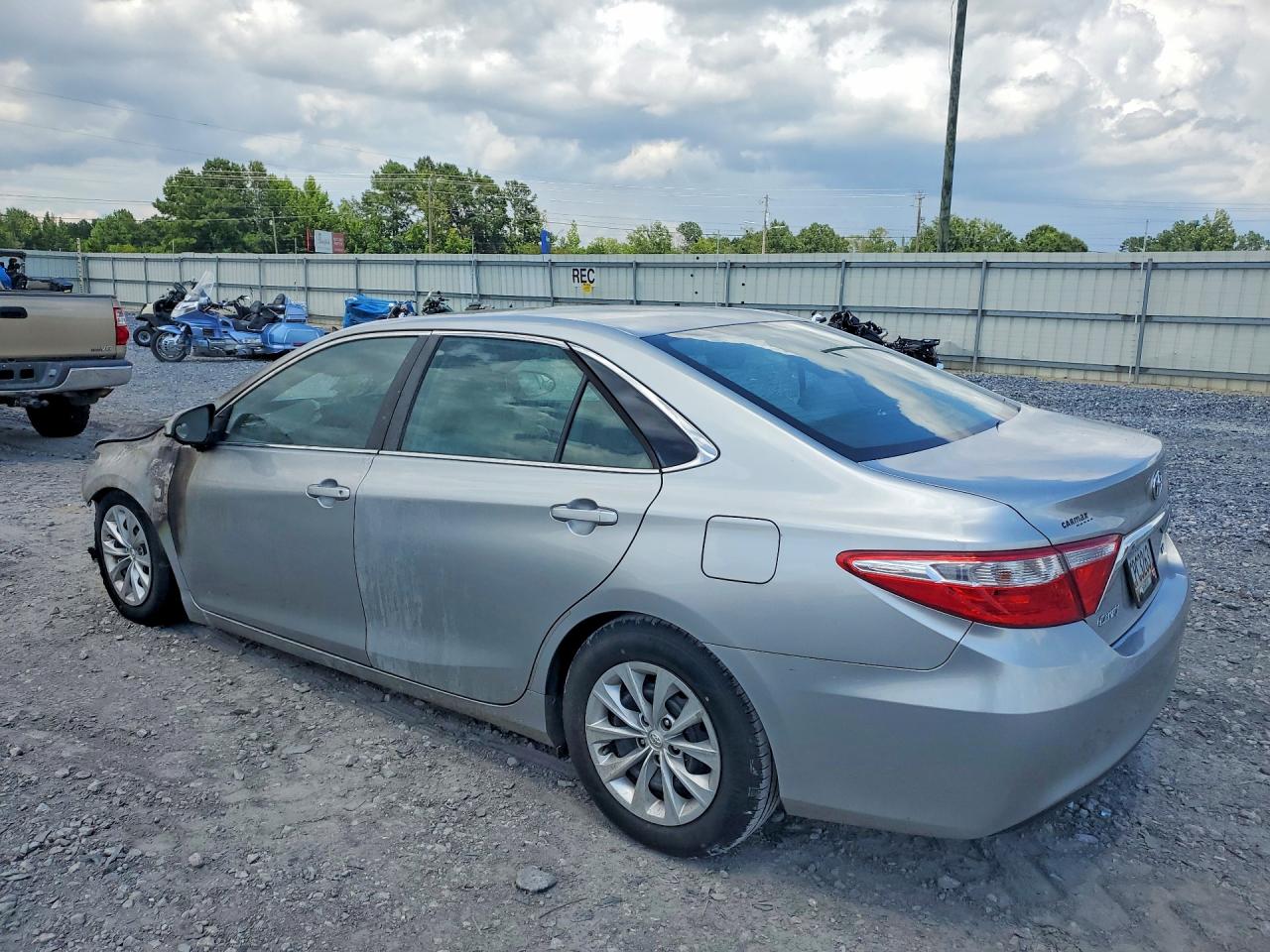 2015 Toyota Camry Le Серебряный vin: 4T1BF1FK8FU928402