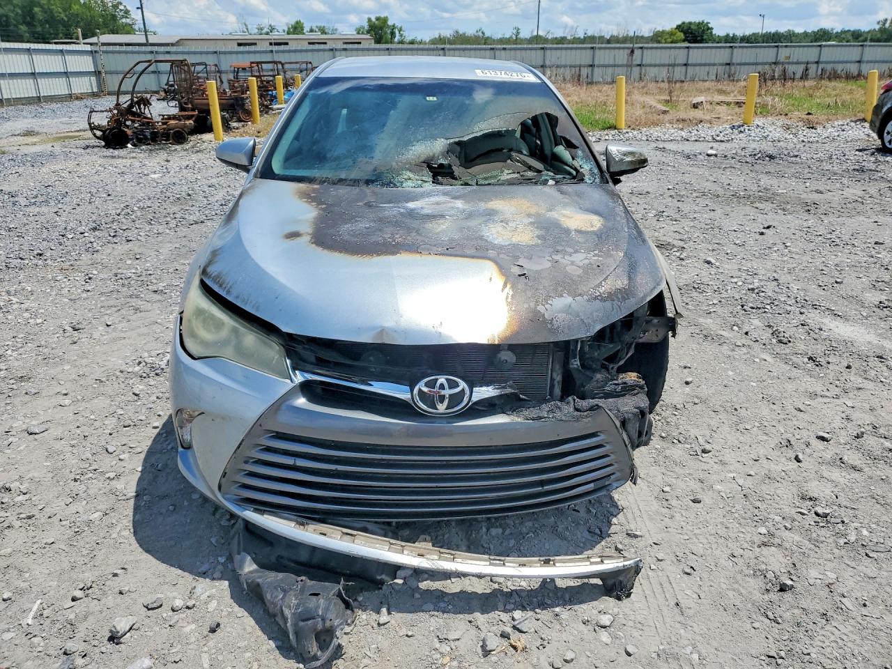 2015 Toyota Camry Le Серебряный vin: 4T1BF1FK8FU928402