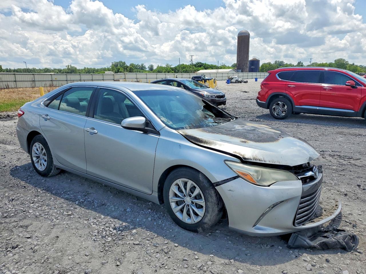 2015 Toyota Camry Le Серебряный vin: 4T1BF1FK8FU928402