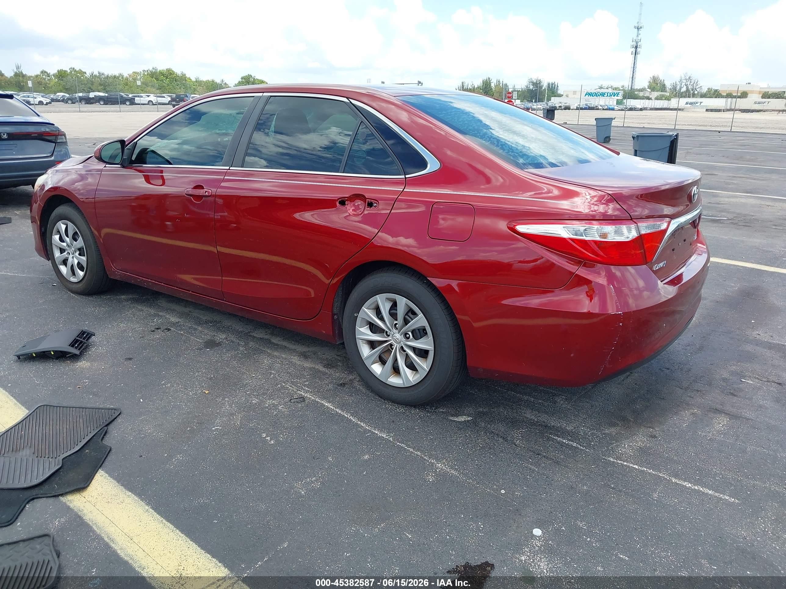 2015 Toyota Camry Le Red vin: 4T1BF1FK8FU988115