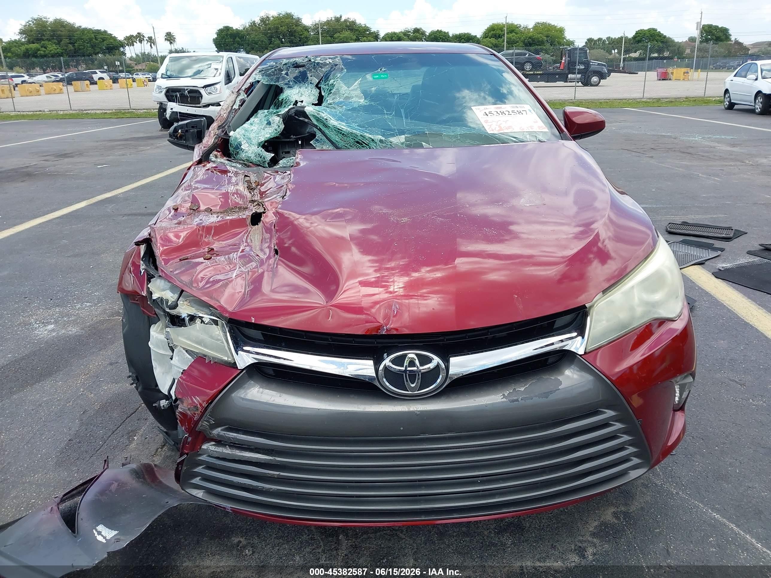 2015 Toyota Camry Le Red vin: 4T1BF1FK8FU988115