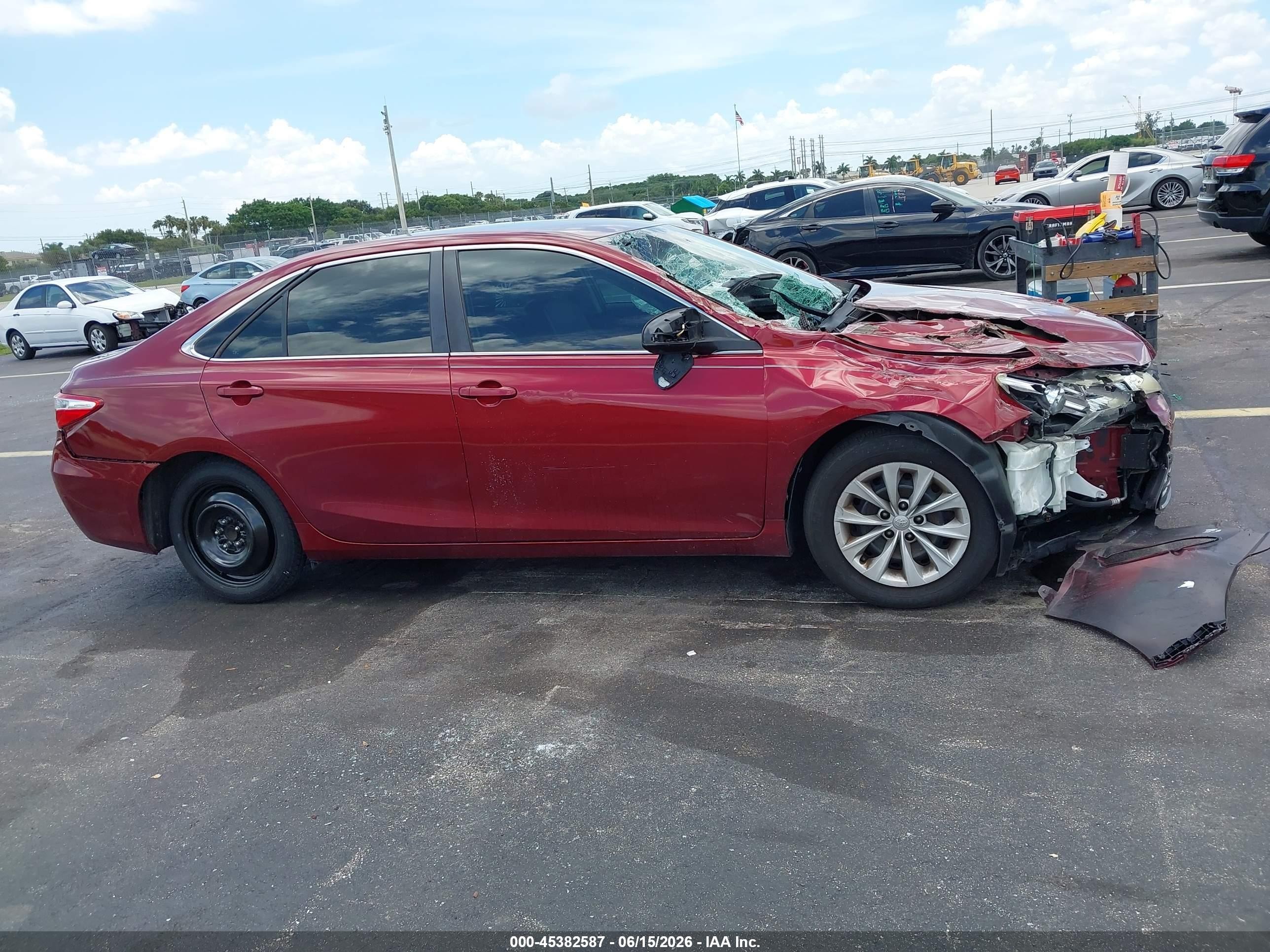 2015 Toyota Camry Le Red vin: 4T1BF1FK8FU988115