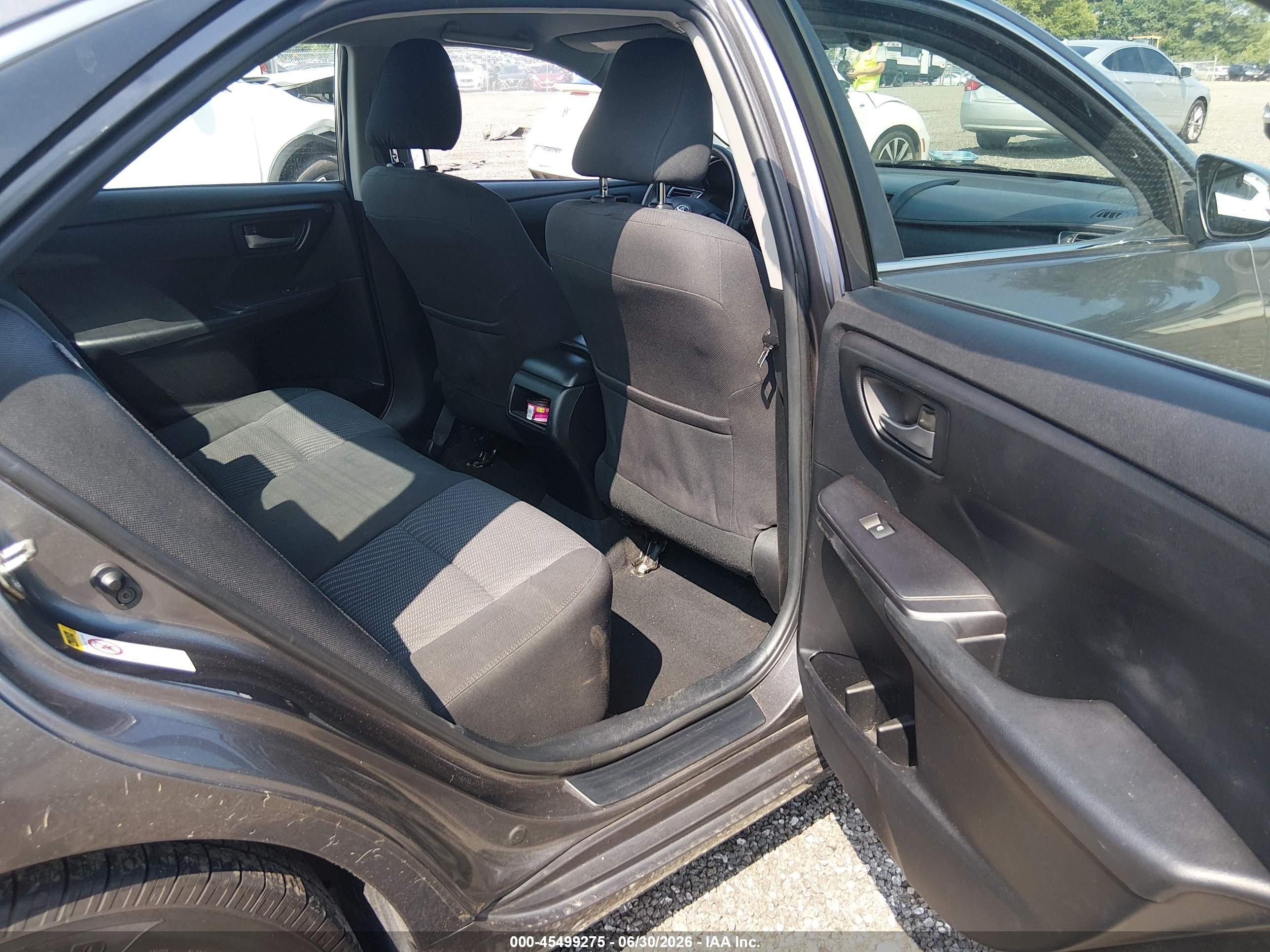 2015 Toyota Camry Le Gray vin: 4T1BF1FK8FU988972