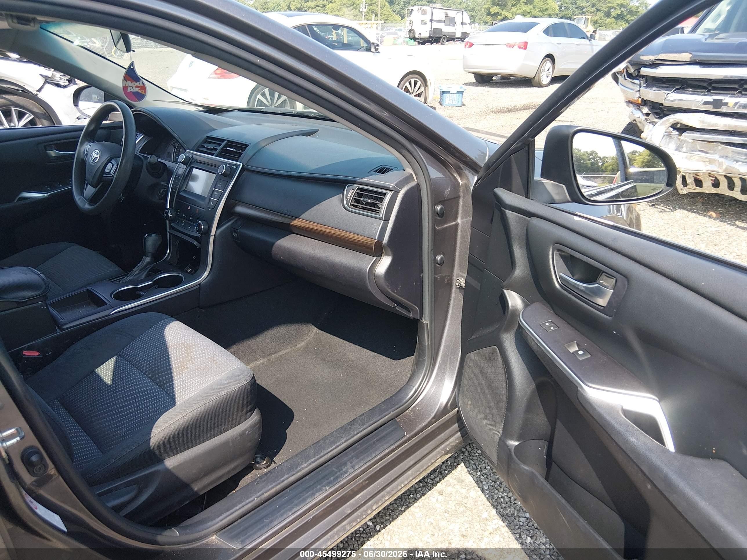 2015 Toyota Camry Le Gray vin: 4T1BF1FK8FU988972