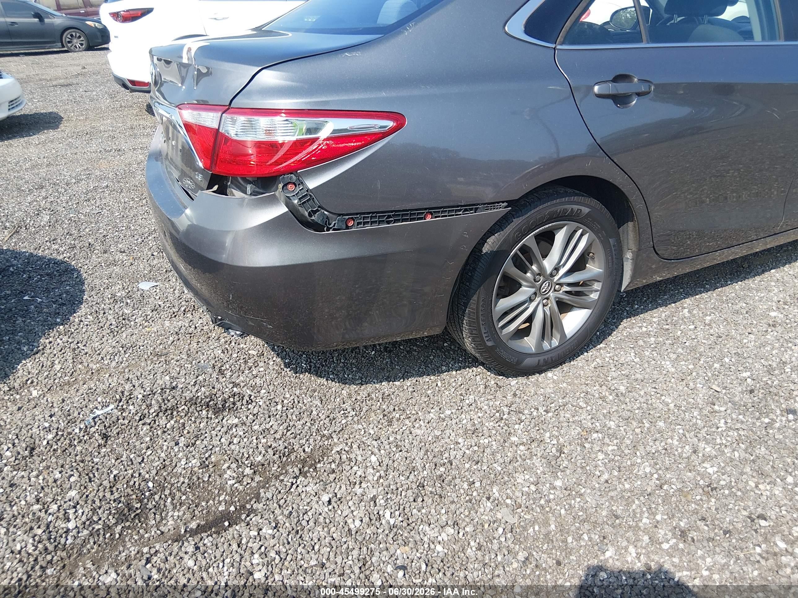 2015 Toyota Camry Le Gray vin: 4T1BF1FK8FU988972