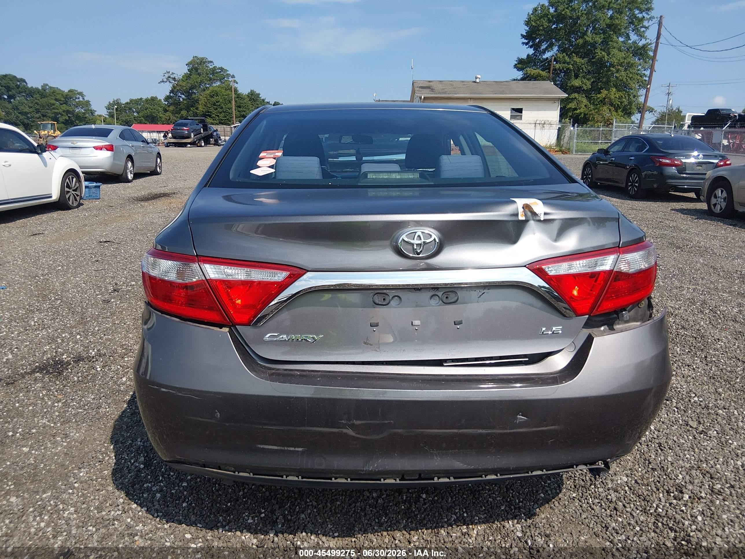 2015 Toyota Camry Le Gray vin: 4T1BF1FK8FU988972