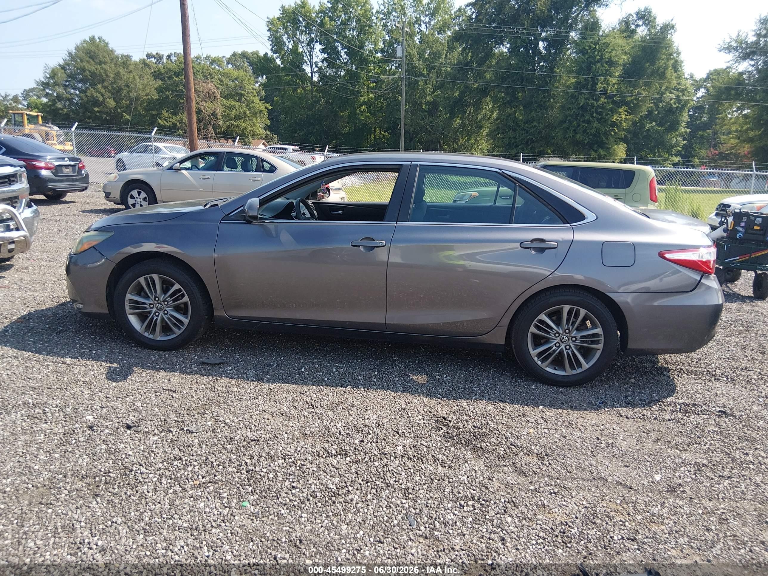 2015 Toyota Camry Le Gray vin: 4T1BF1FK8FU988972