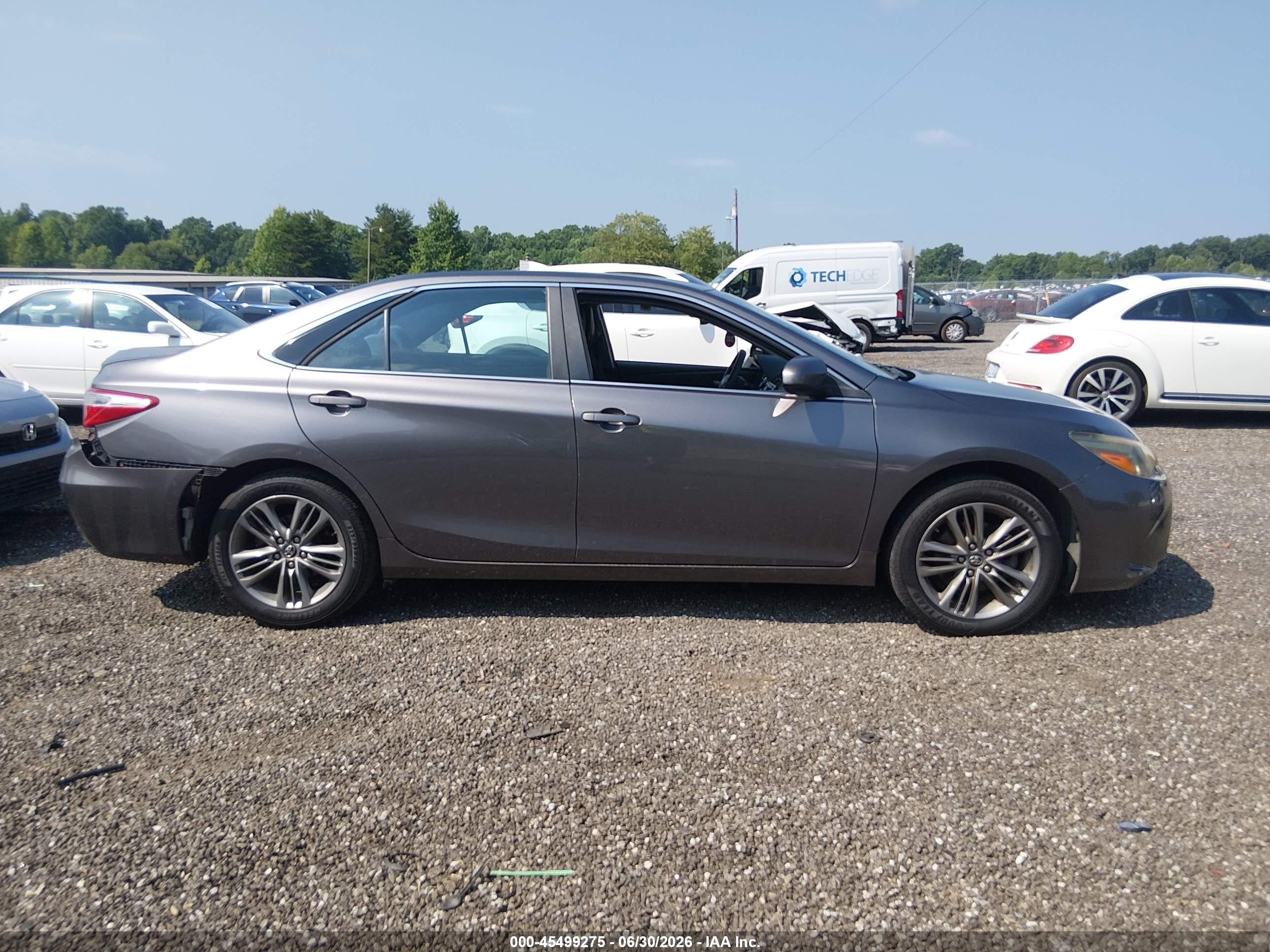 2015 Toyota Camry Le Gray vin: 4T1BF1FK8FU988972