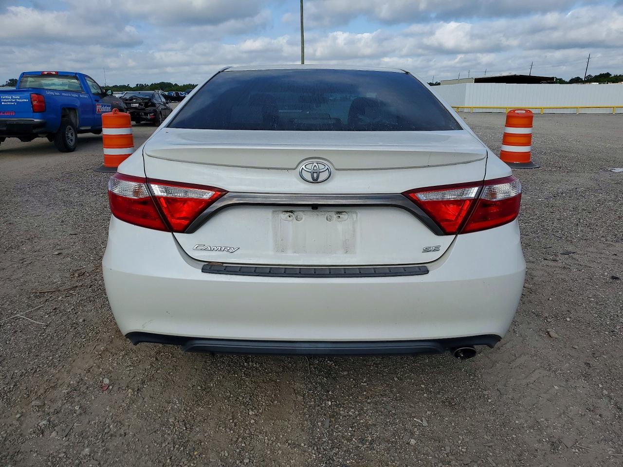 2016 Toyota Camry Se White vin: 4T1BF1FK8GU154119