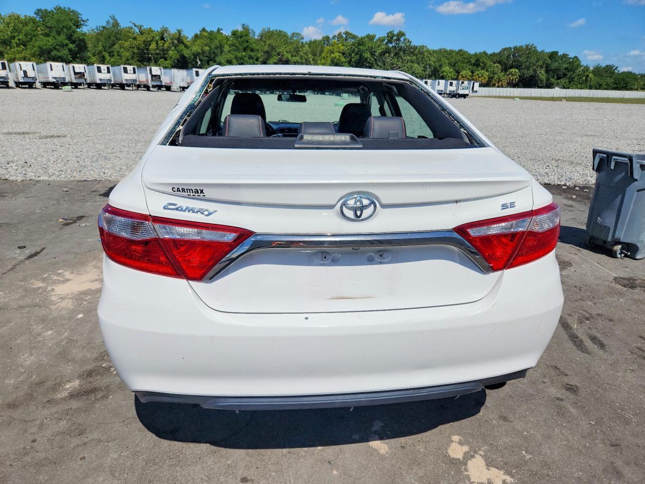 2016 Toyota Camry Se White vin: 4T1BF1FK8GU587391