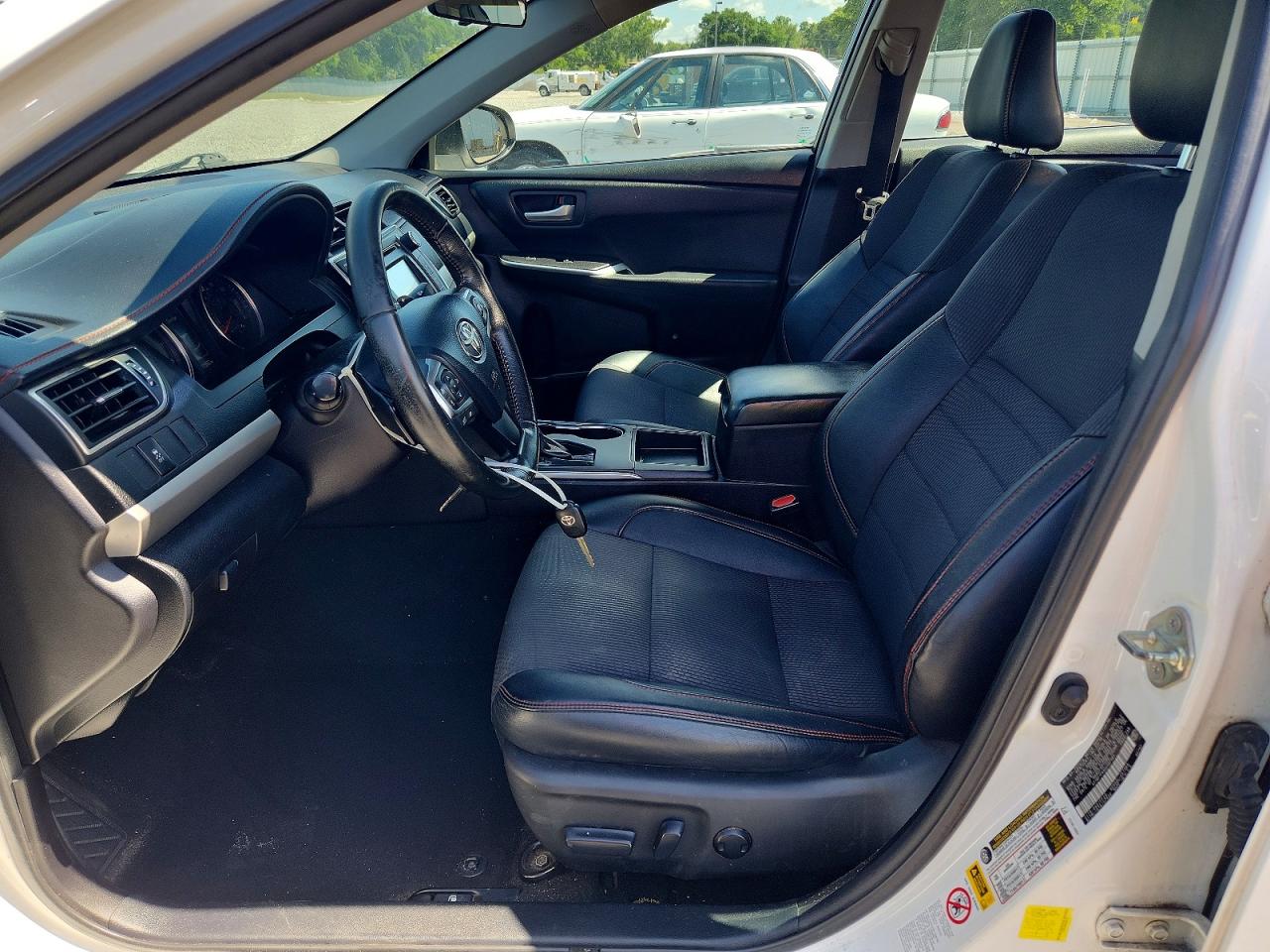 2016 Toyota Camry Se White vin: 4T1BF1FK8GU587391