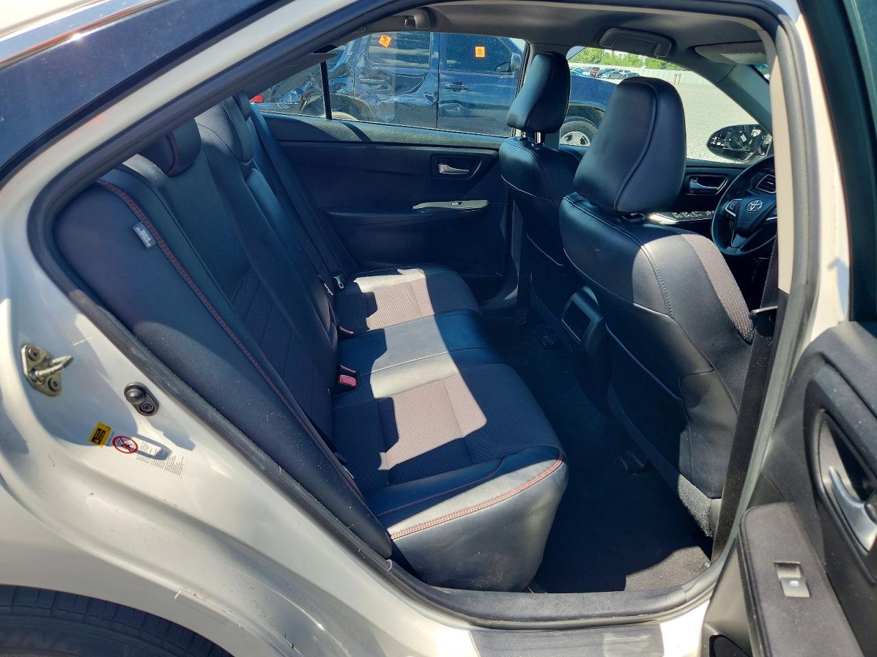 2016 Toyota Camry Se White vin: 4T1BF1FK8GU587391