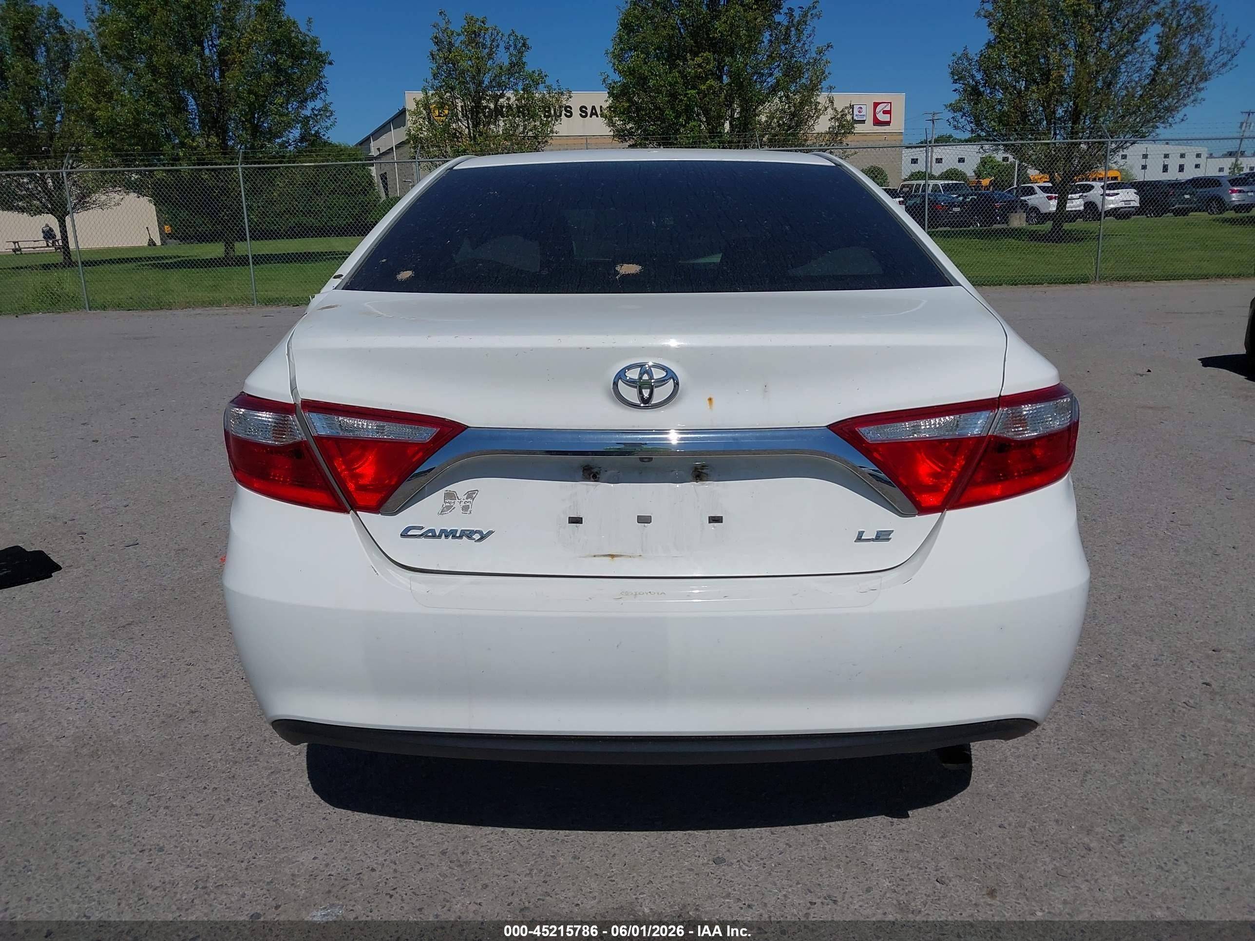 2017 Toyota Camry Le Белый vin: 4T1BF1FK8HU305476