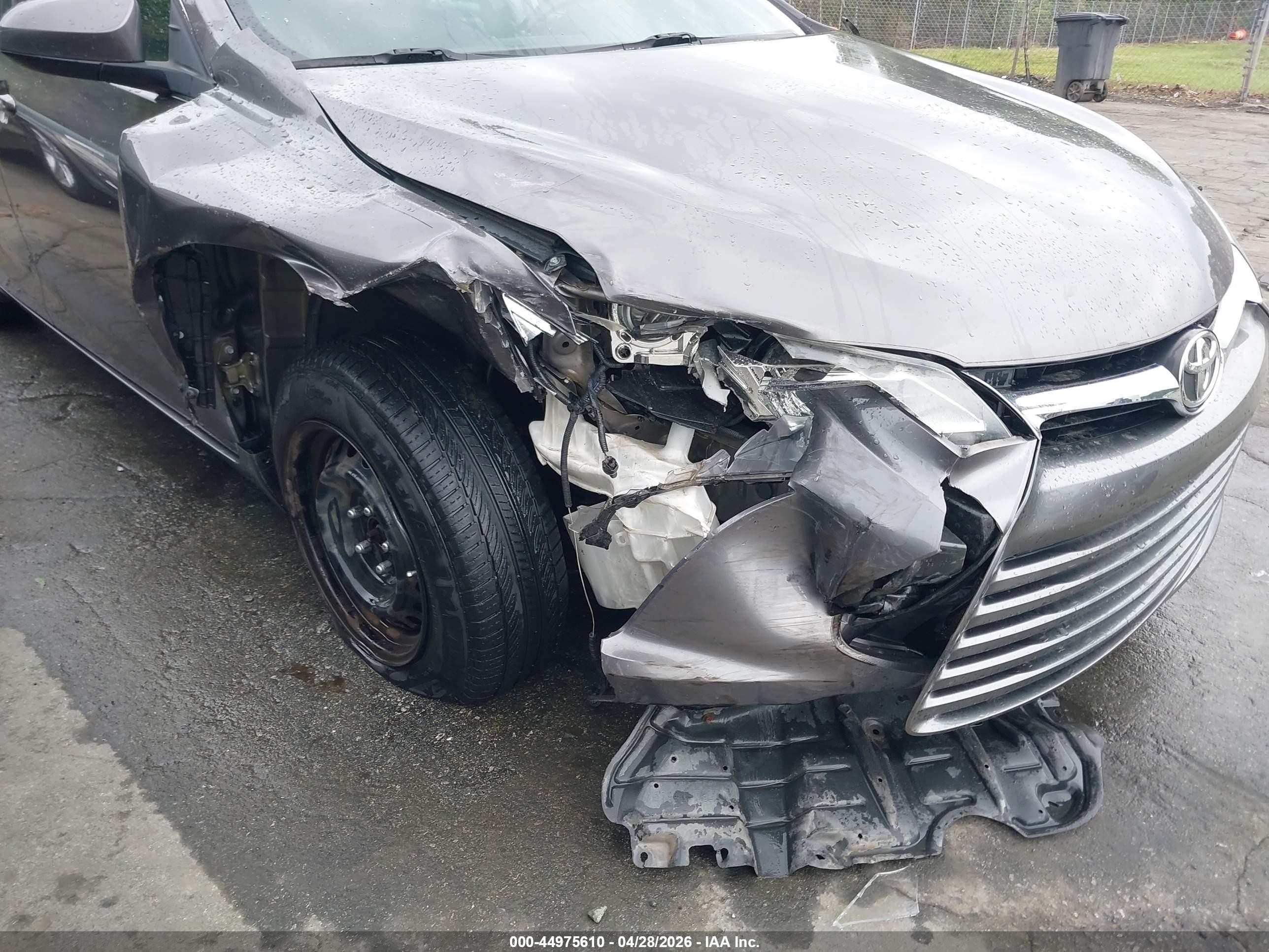 2017 Toyota Camry Le Серый vin: 4T1BF1FK8HU355052