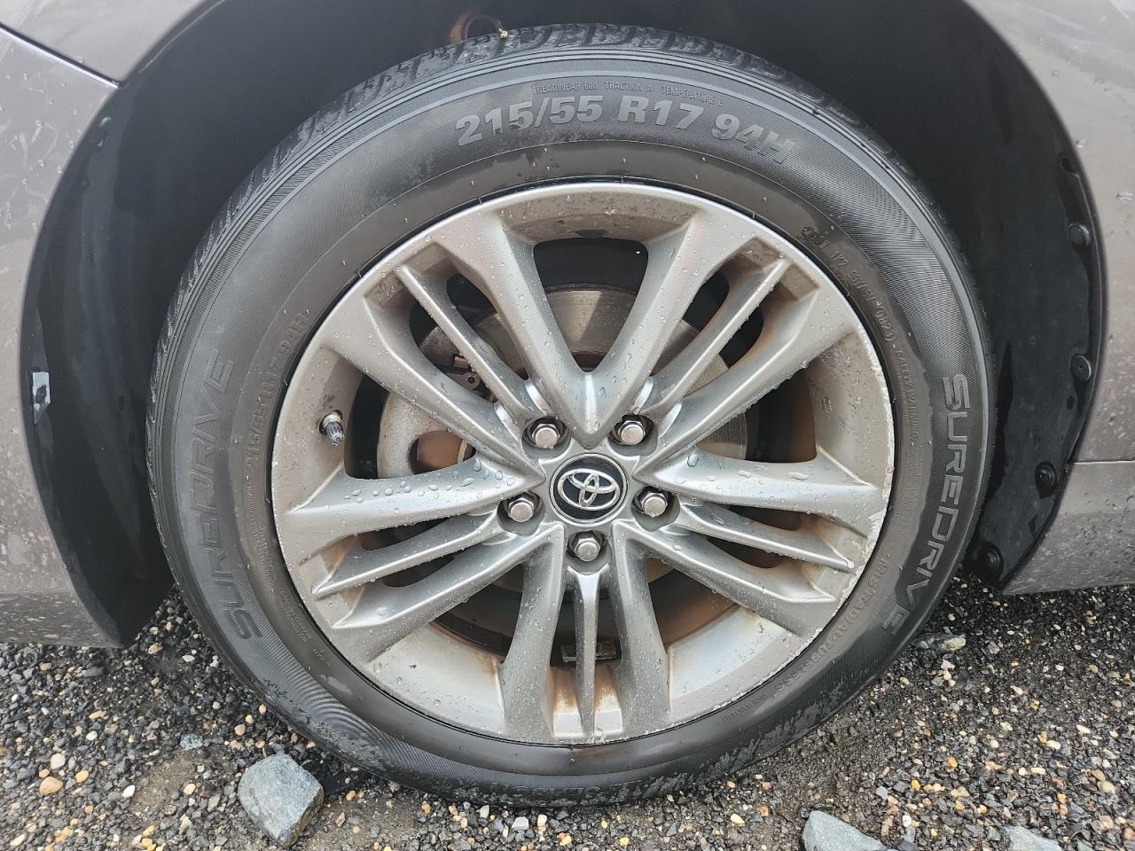 2017 Toyota Camry Le Silver vin: 4T1BF1FK8HU383644 Damage: Left Front Wheel, Curb Rash, > 12 Inches