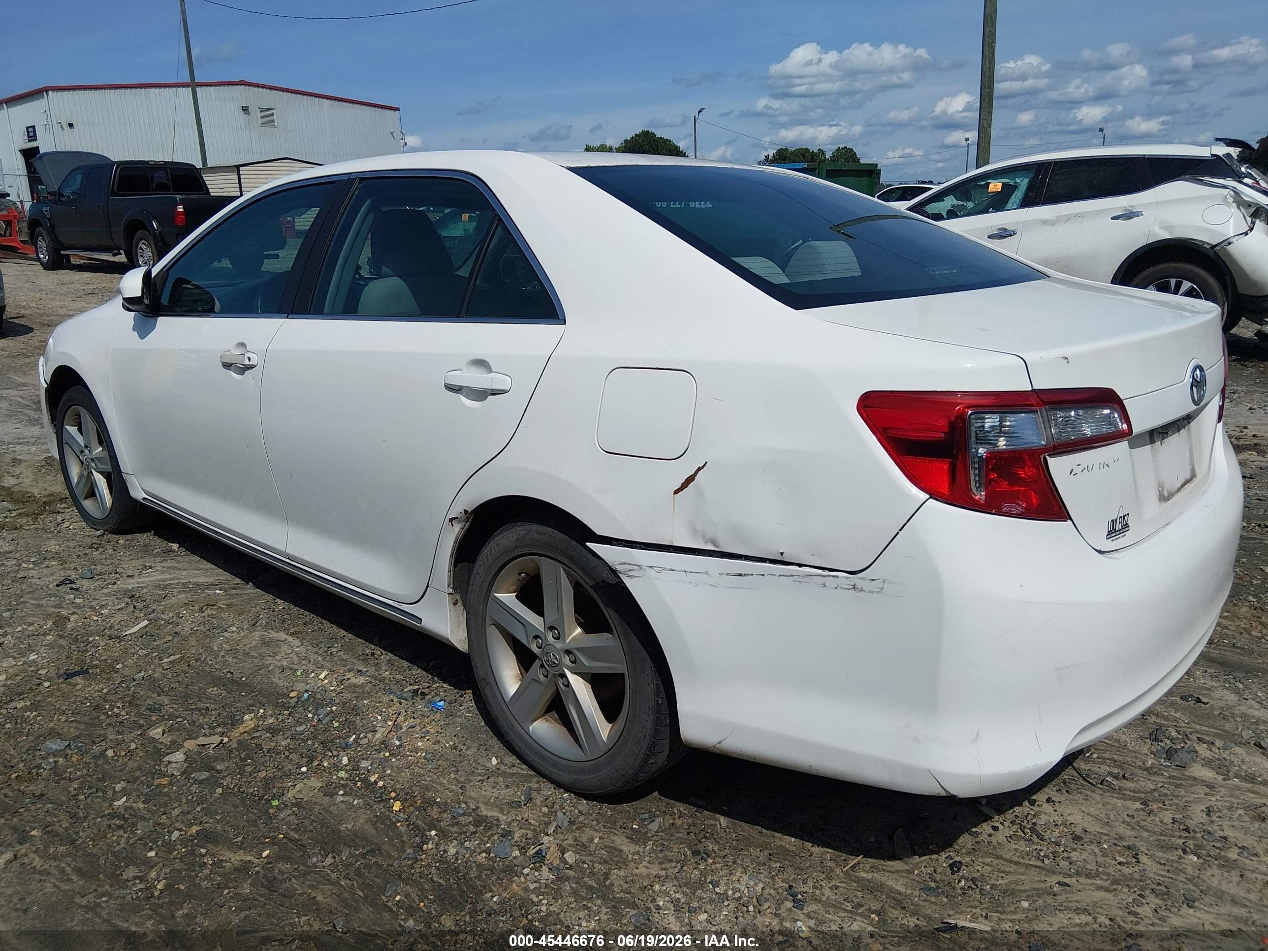 2012 Toyota Camry Le White vin: 4T1BF1FK9CU565958
