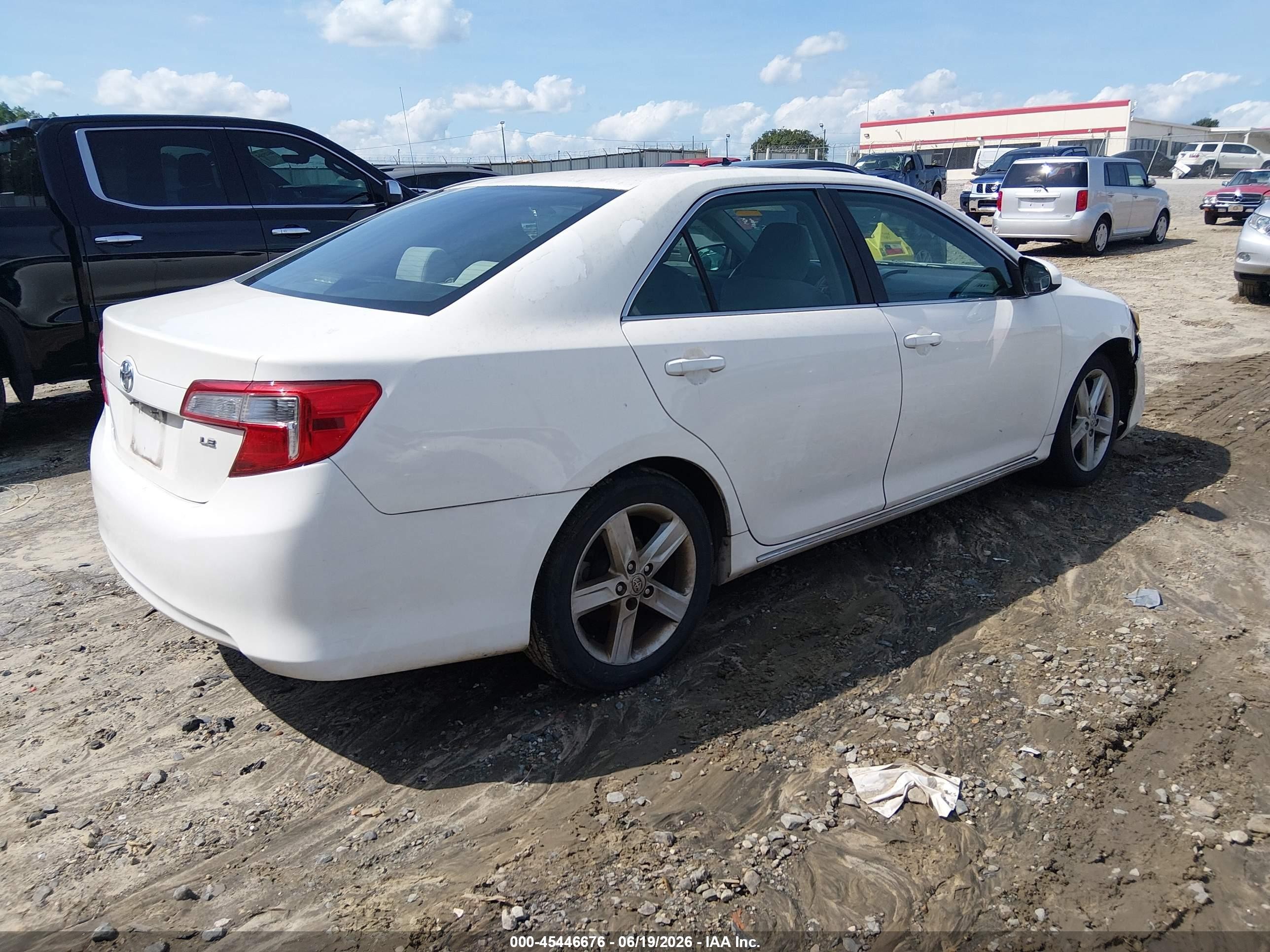 2012 Toyota Camry Le White vin: 4T1BF1FK9CU565958