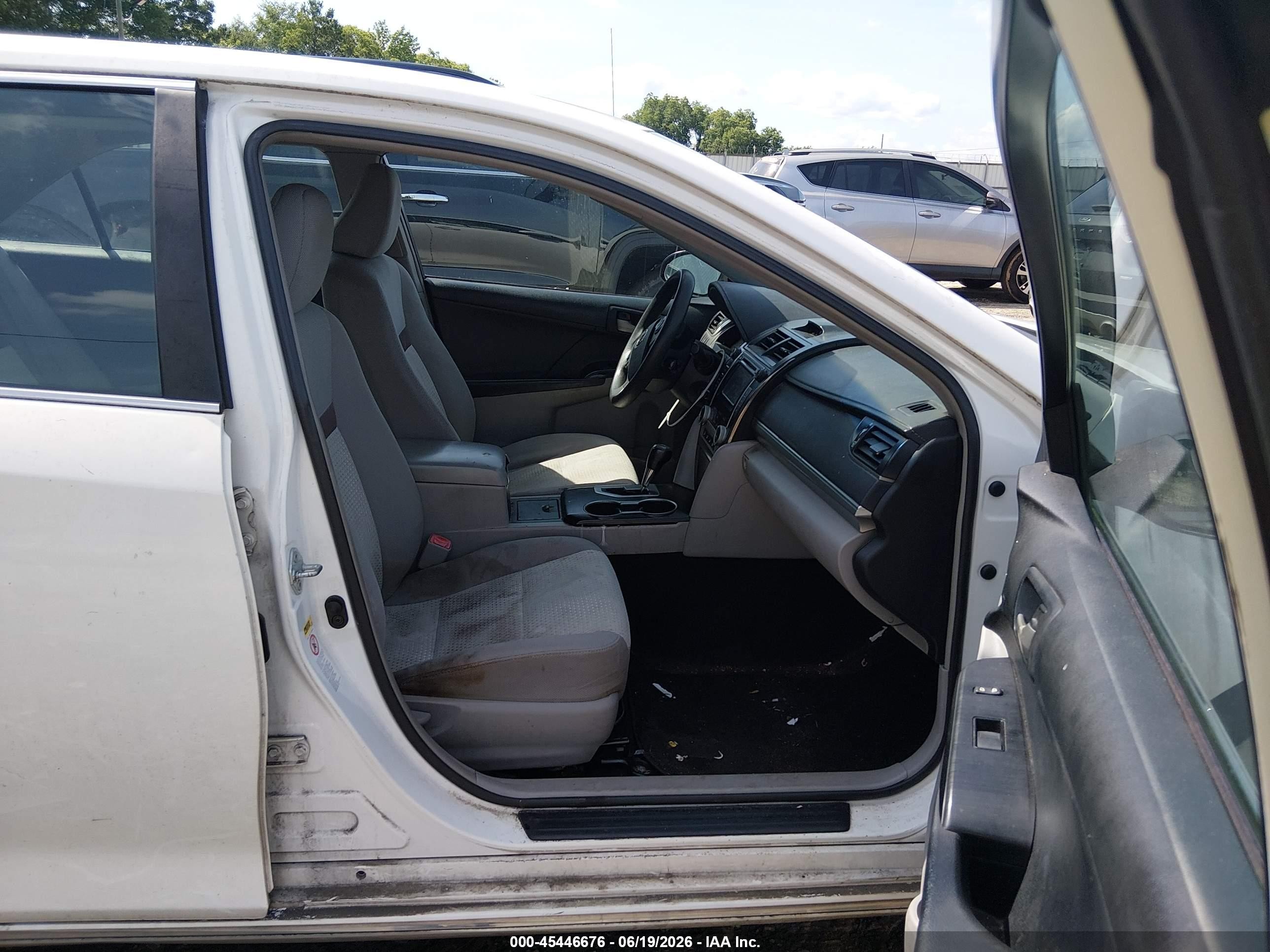 2012 Toyota Camry Le White vin: 4T1BF1FK9CU565958