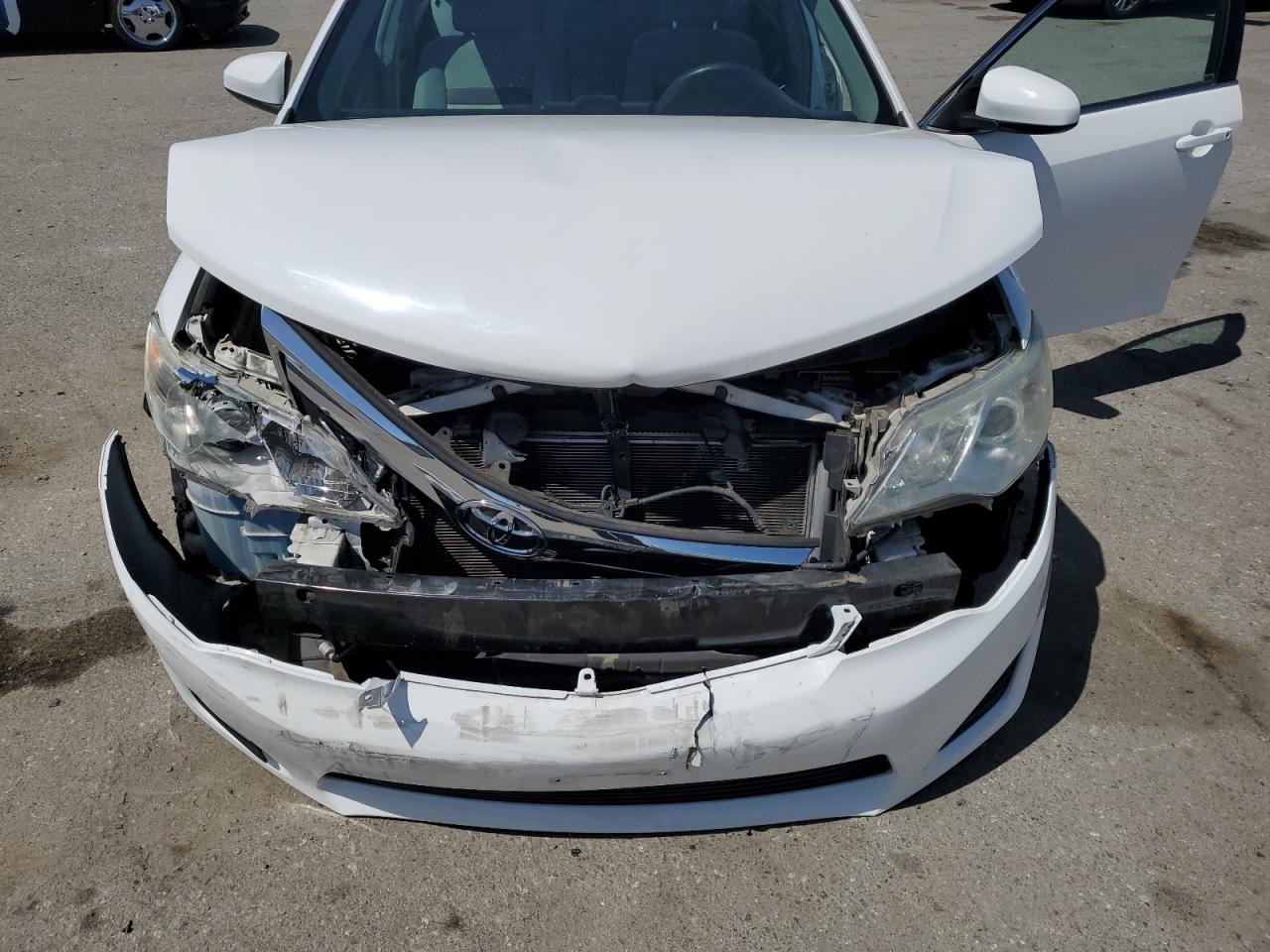 2012 Toyota Camry Base   White vin: 4T1BF1FK9CU576037
