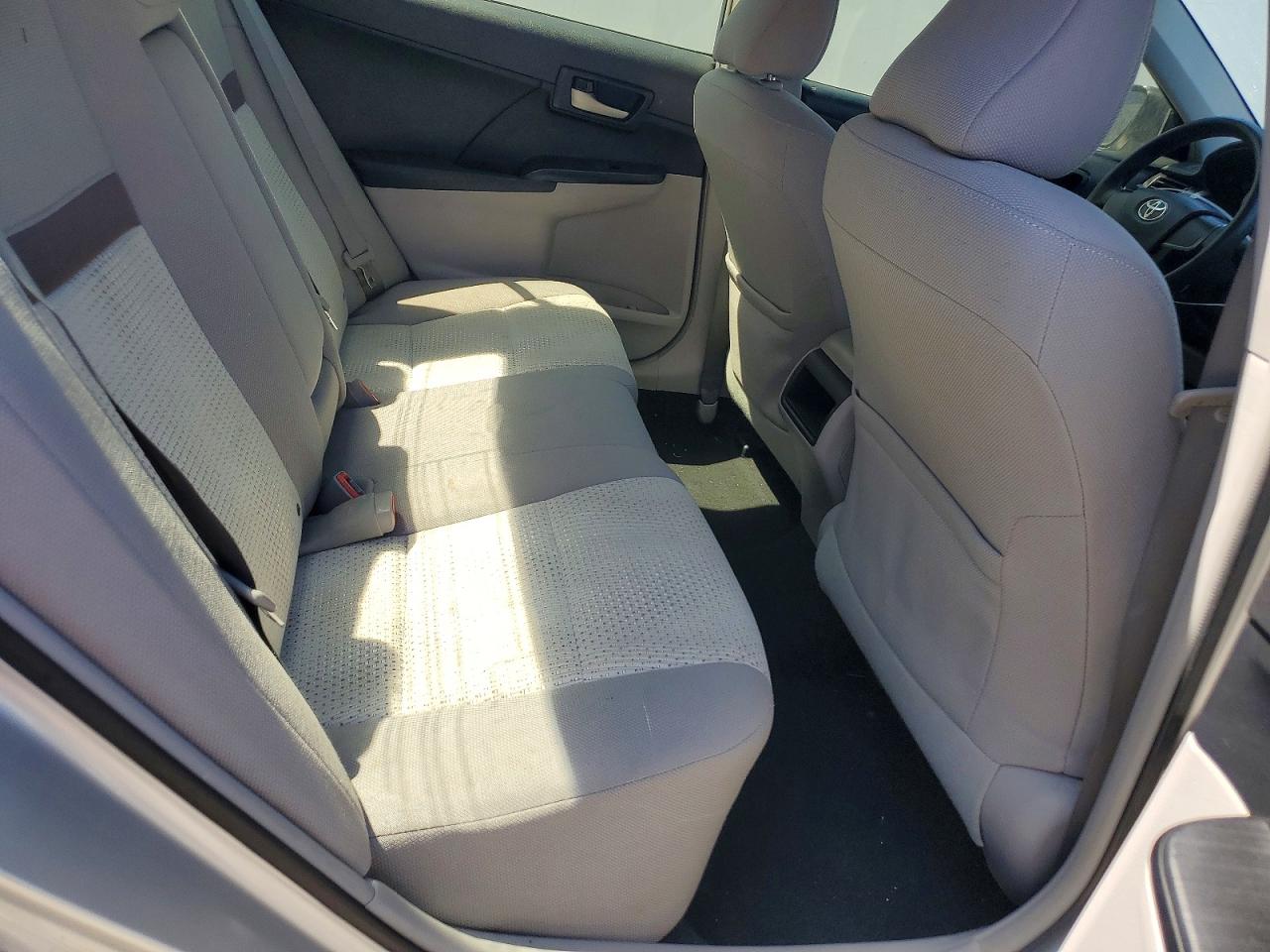 2012 Toyota Camry L Silver vin: 4T1BF1FK9CU636463